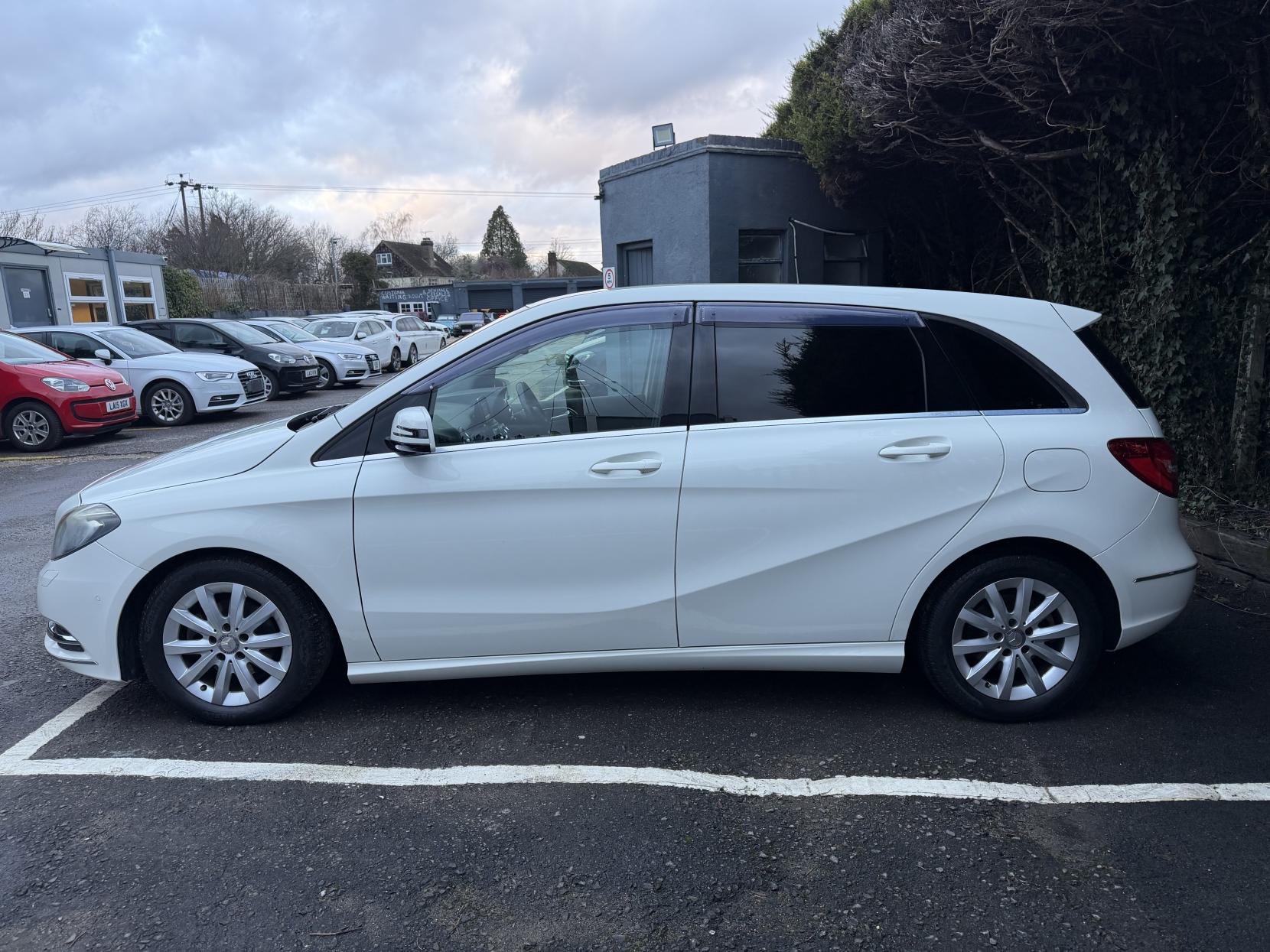 Mercedes-Benz B Class 1.6 B180 BlueEfficiency Sport MPV 5dr Petrol 7G-DCT Euro 5 (s/s) (122 ps)