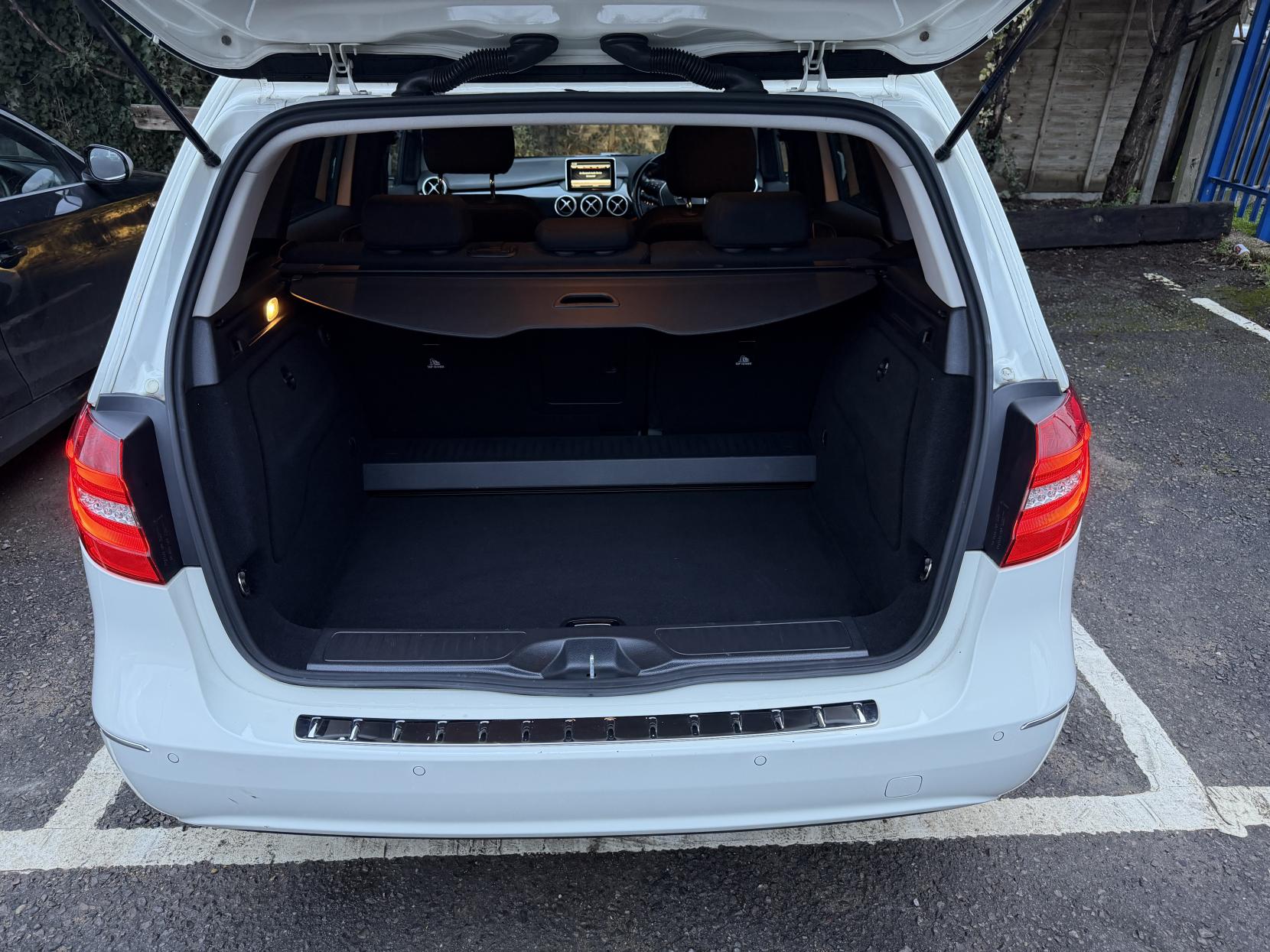 Mercedes-Benz B Class 1.6 B180 BlueEfficiency Sport MPV 5dr Petrol 7G-DCT Euro 5 (s/s) (122 ps)