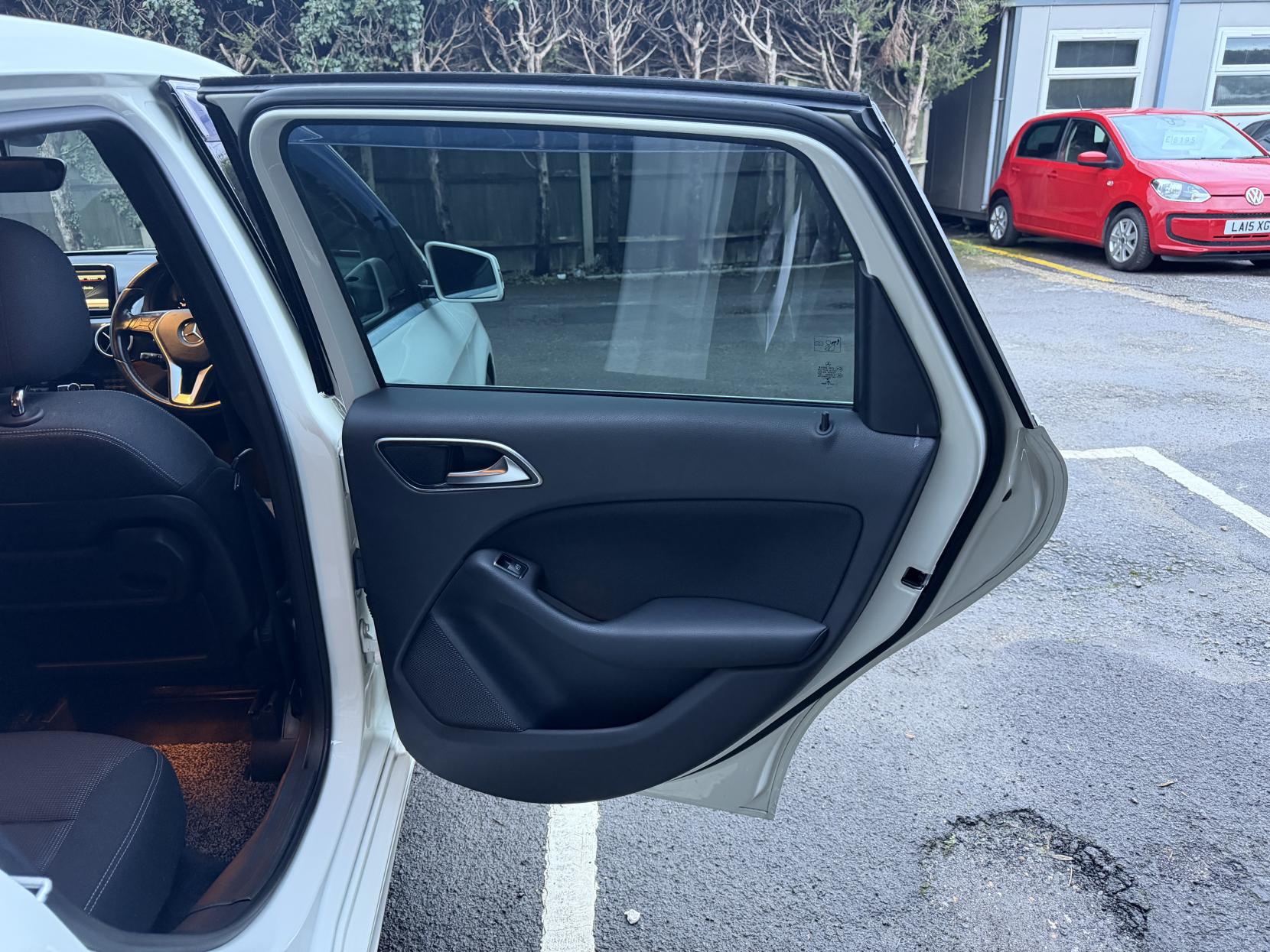 Mercedes-Benz B Class 1.6 B180 BlueEfficiency Sport MPV 5dr Petrol 7G-DCT Euro 5 (s/s) (122 ps)