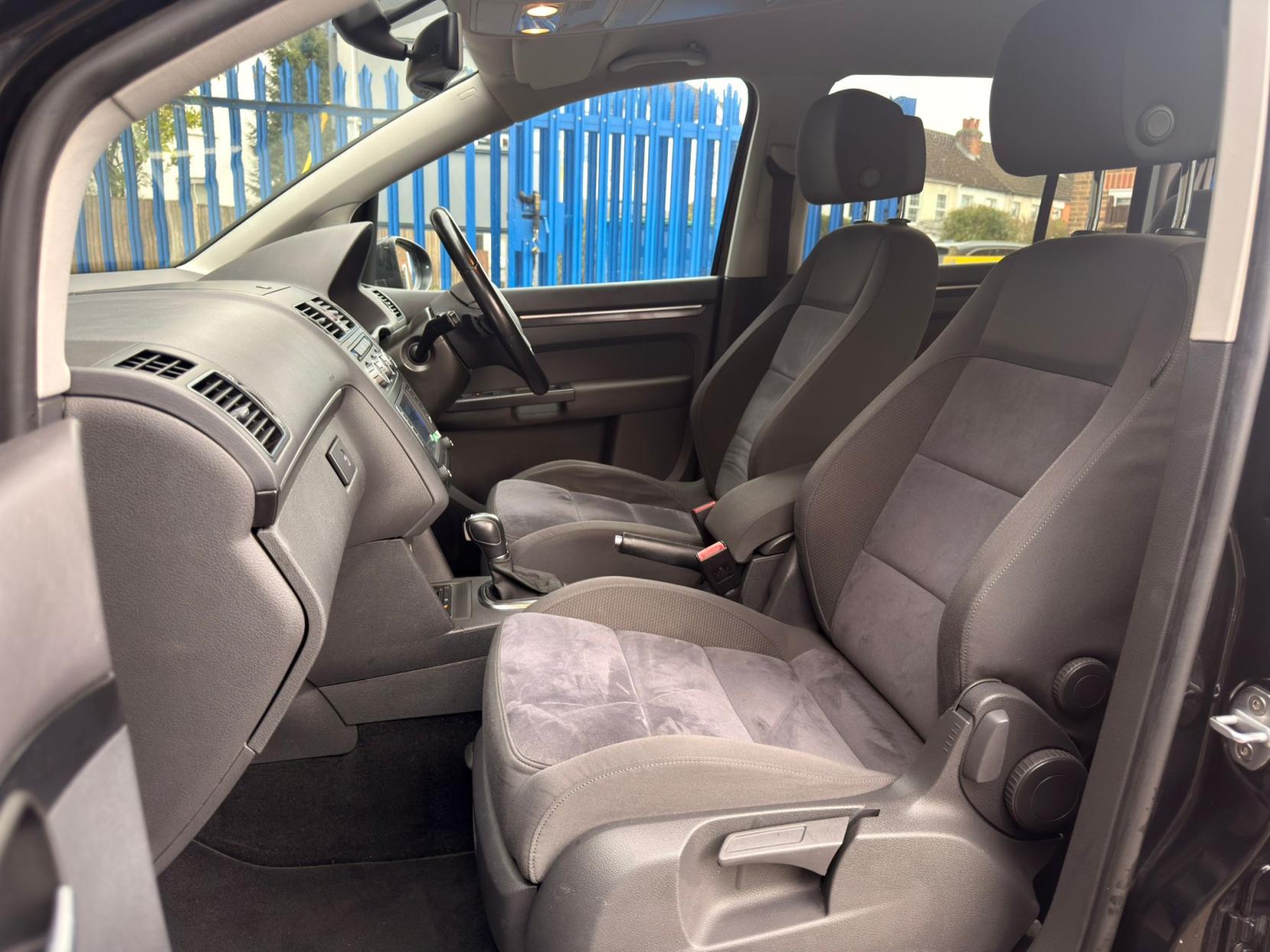 Volkswagen Touran 1.4 TSI SE MPV 5dr Petrol DSG Euro 5 (140 ps)