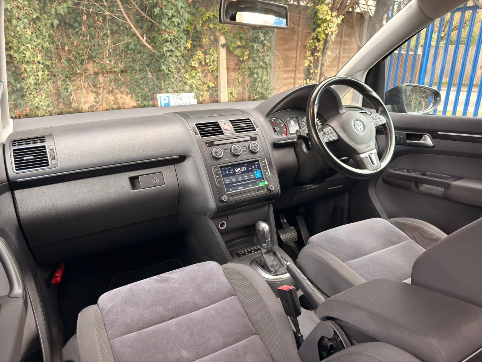 Volkswagen Touran 1.4 TSI SE MPV 5dr Petrol DSG Euro 5 (140 ps)