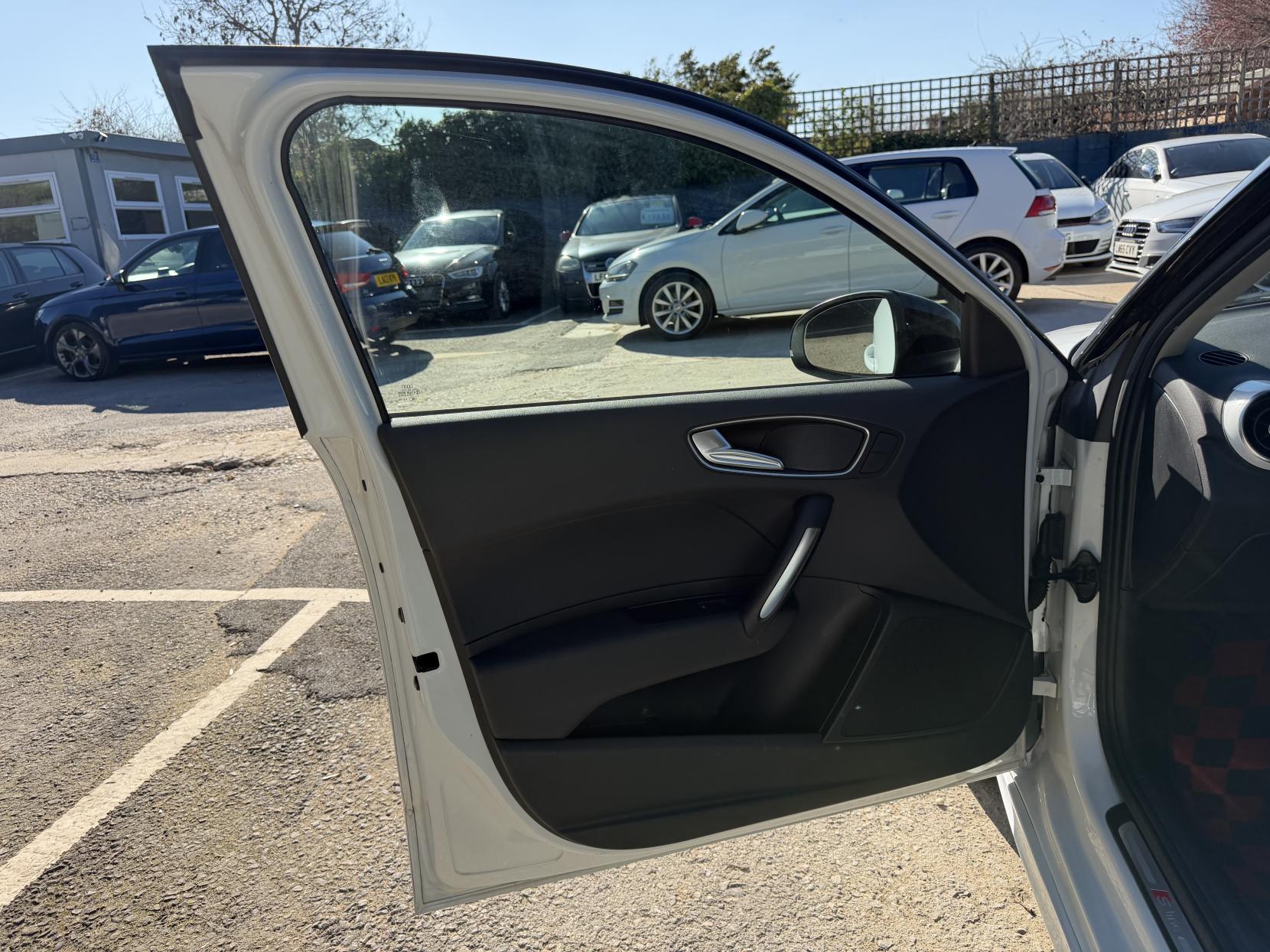 Audi A1 1.4 TFSI Sport Sportback 5dr Petrol S Tronic Euro 5 (s/s) (122 ps)