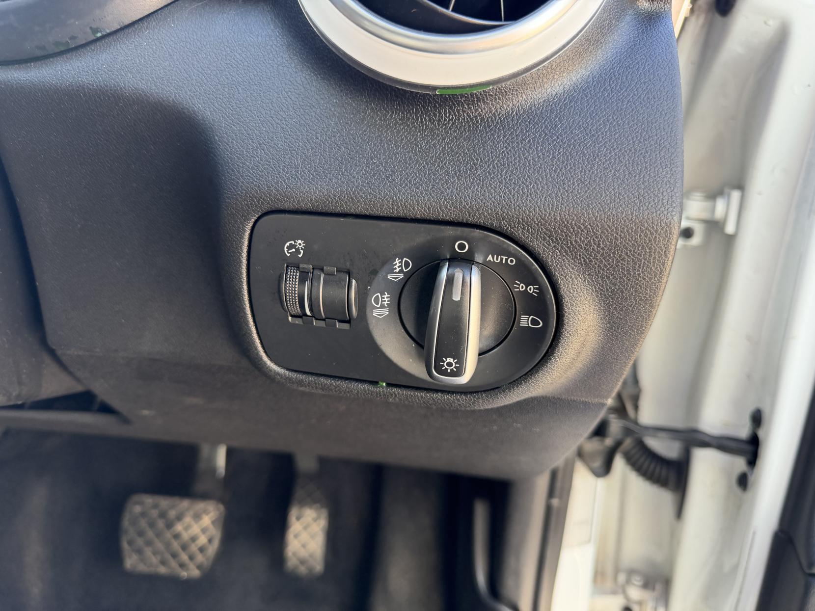 Audi A1 1.4 TFSI Sport Sportback 5dr Petrol S Tronic Euro 5 (s/s) (122 ps)