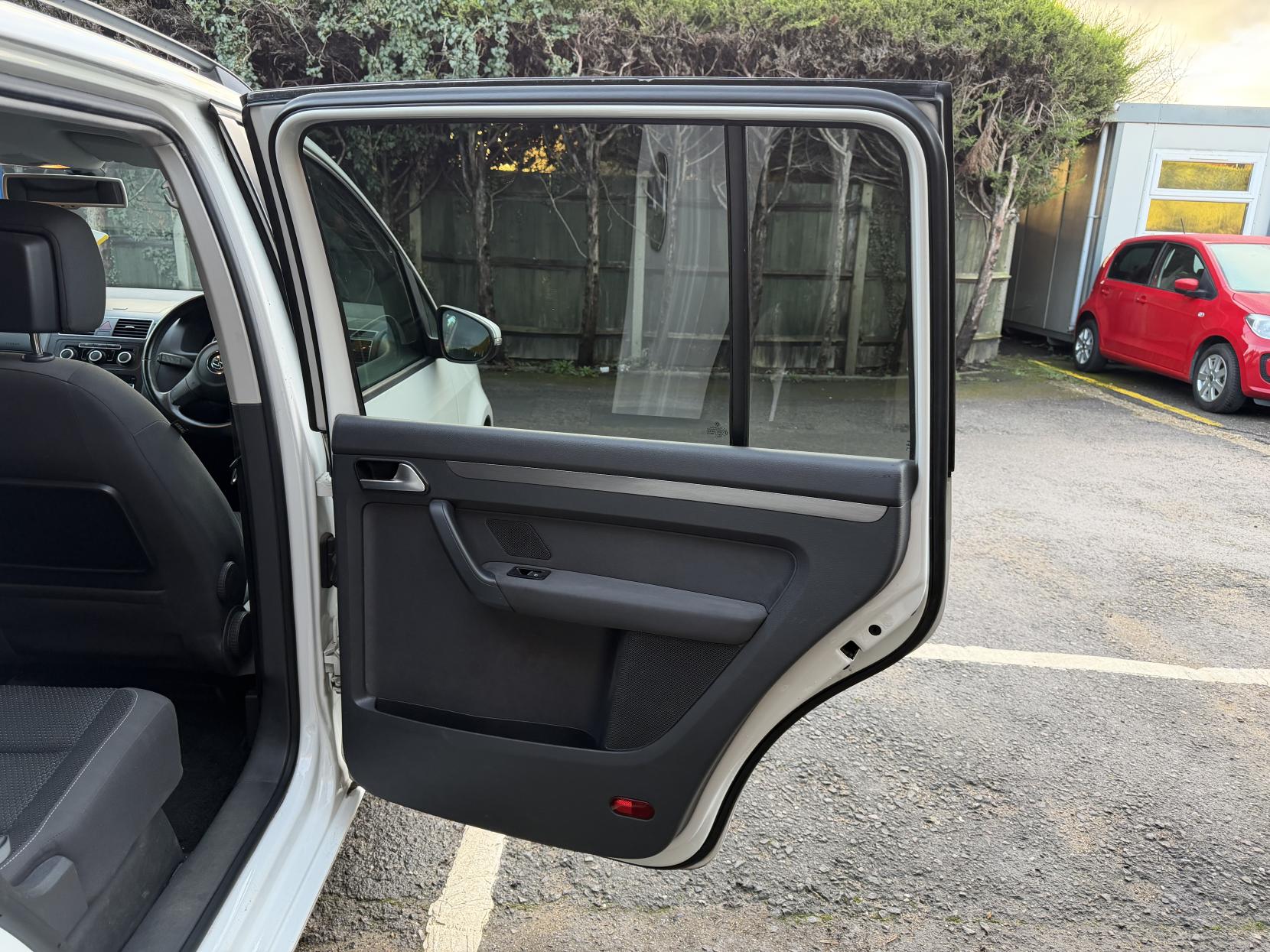 Volkswagen Touran 1.4 TSI SE MPV 5dr Petrol DSG Euro 5 (140 ps)