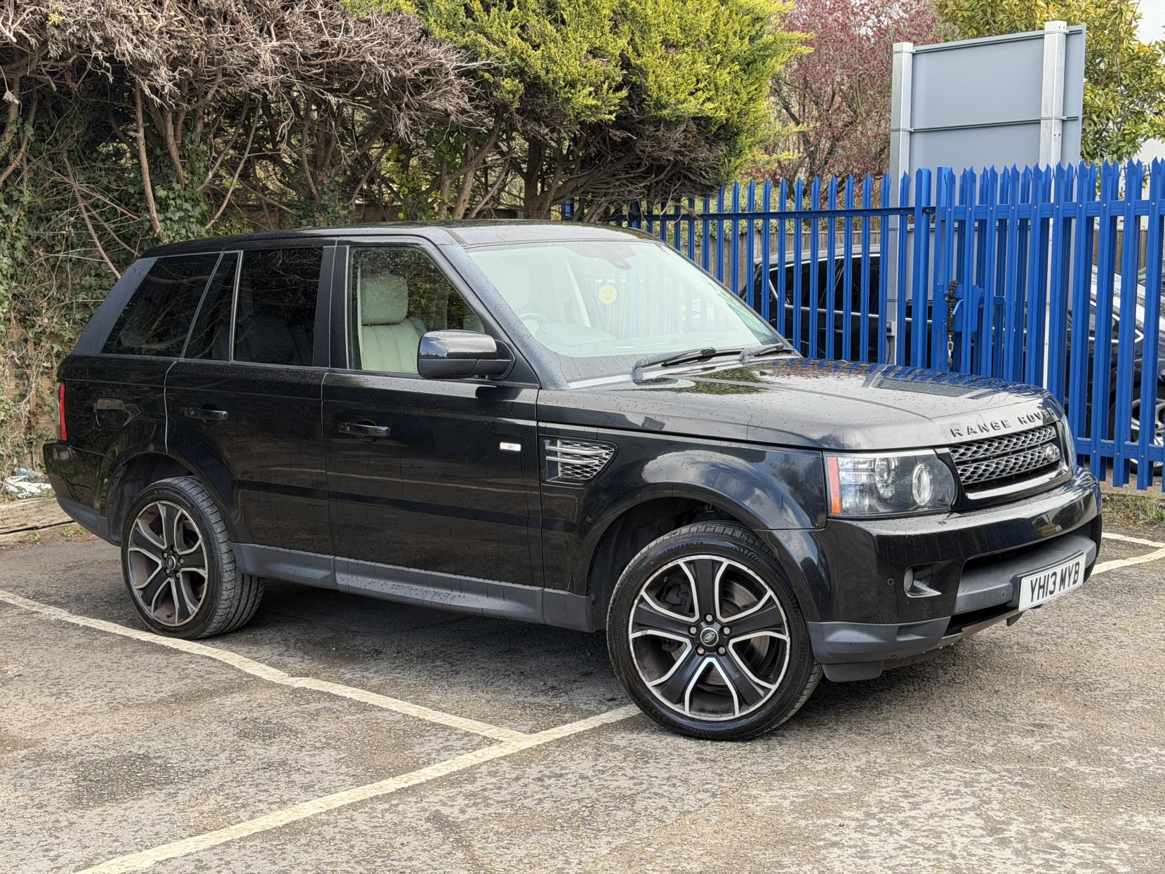 Land Rover Range Rover Sport 3.0 SD V6 HSE Black SUV 5dr Diesel Auto 4WD Euro 5 (255 bhp)