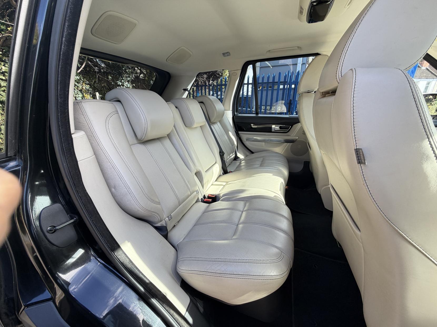 Land Rover Range Rover Sport 3.0 SD V6 HSE Black SUV 5dr Diesel Auto 4WD Euro 5 (255 bhp)