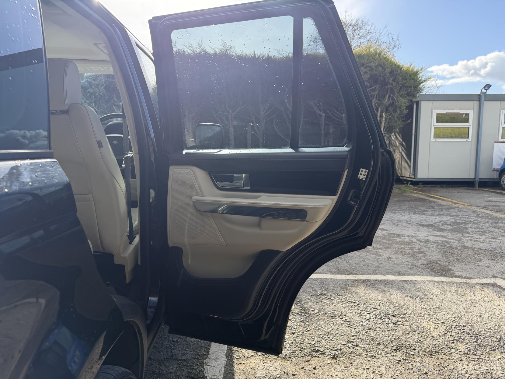 Land Rover Range Rover Sport 3.0 SD V6 HSE Black SUV 5dr Diesel Auto 4WD Euro 5 (255 bhp)