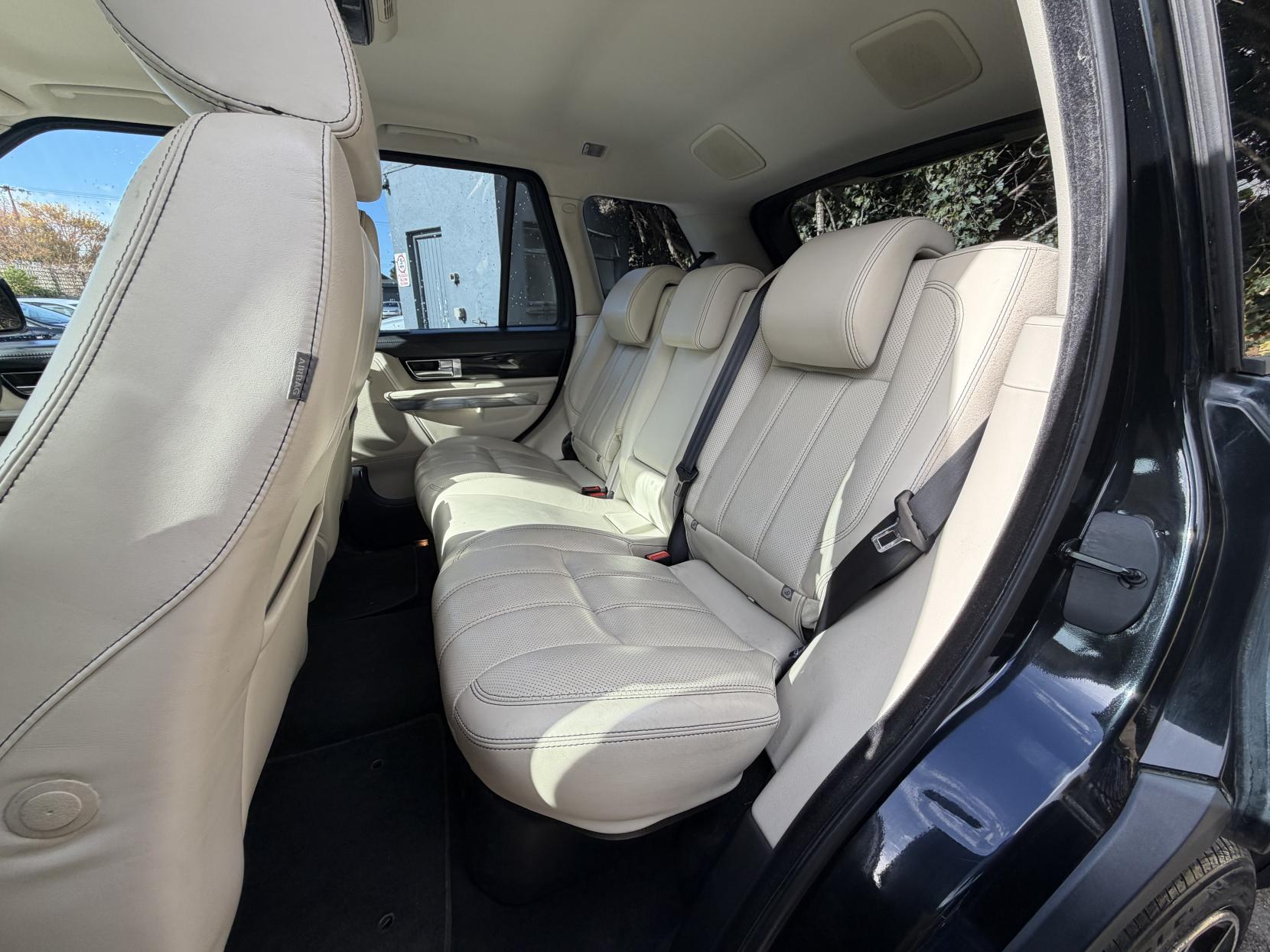 Land Rover Range Rover Sport 3.0 SD V6 HSE Black SUV 5dr Diesel Auto 4WD Euro 5 (255 bhp)