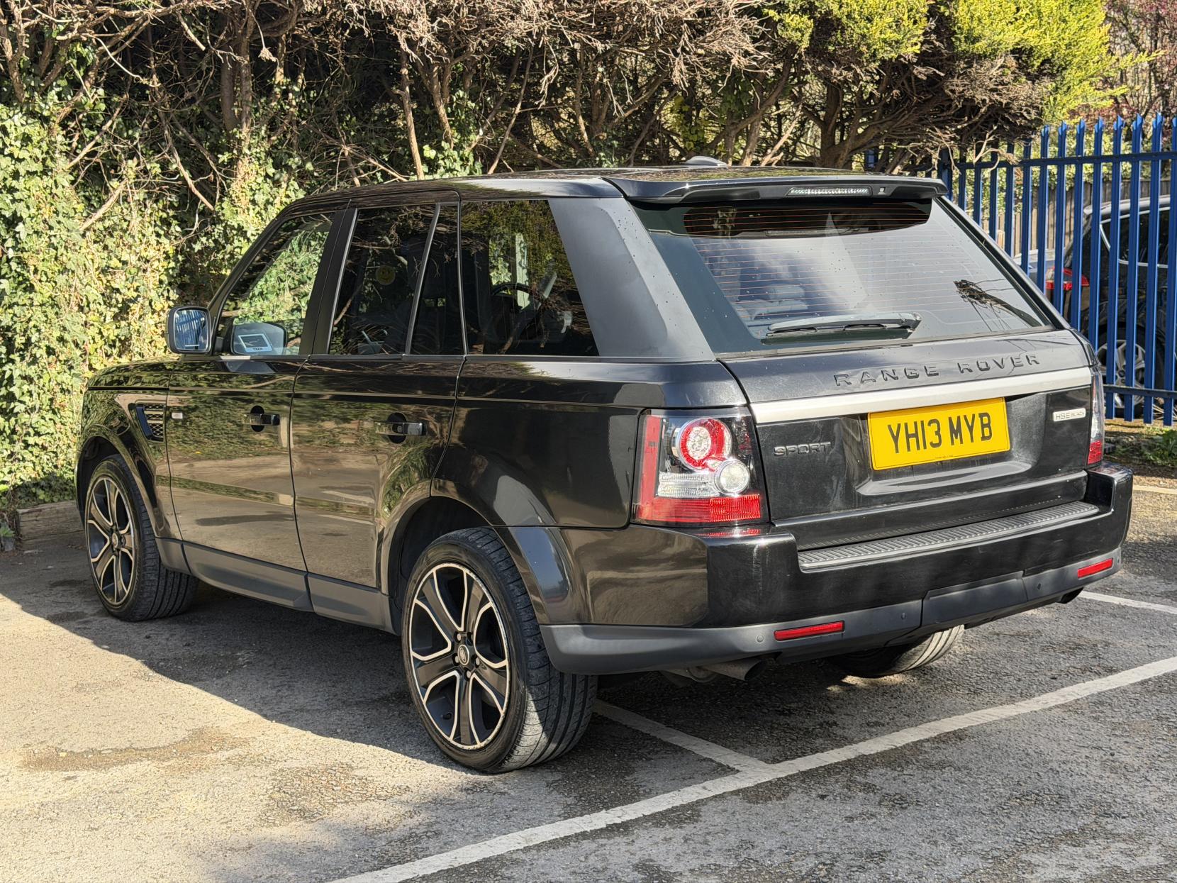 Land Rover Range Rover Sport 3.0 SD V6 HSE Black SUV 5dr Diesel Auto 4WD Euro 5 (255 bhp)