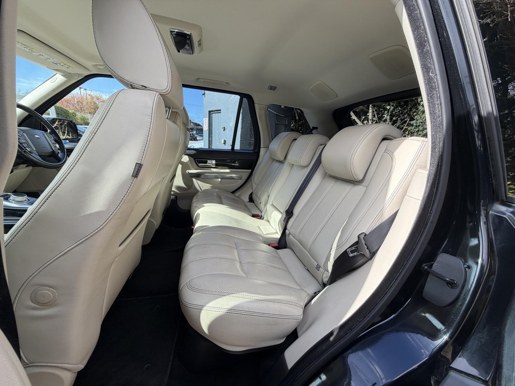 Land Rover Range Rover Sport 3.0 SD V6 HSE Black SUV 5dr Diesel Auto 4WD Euro 5 (255 bhp)