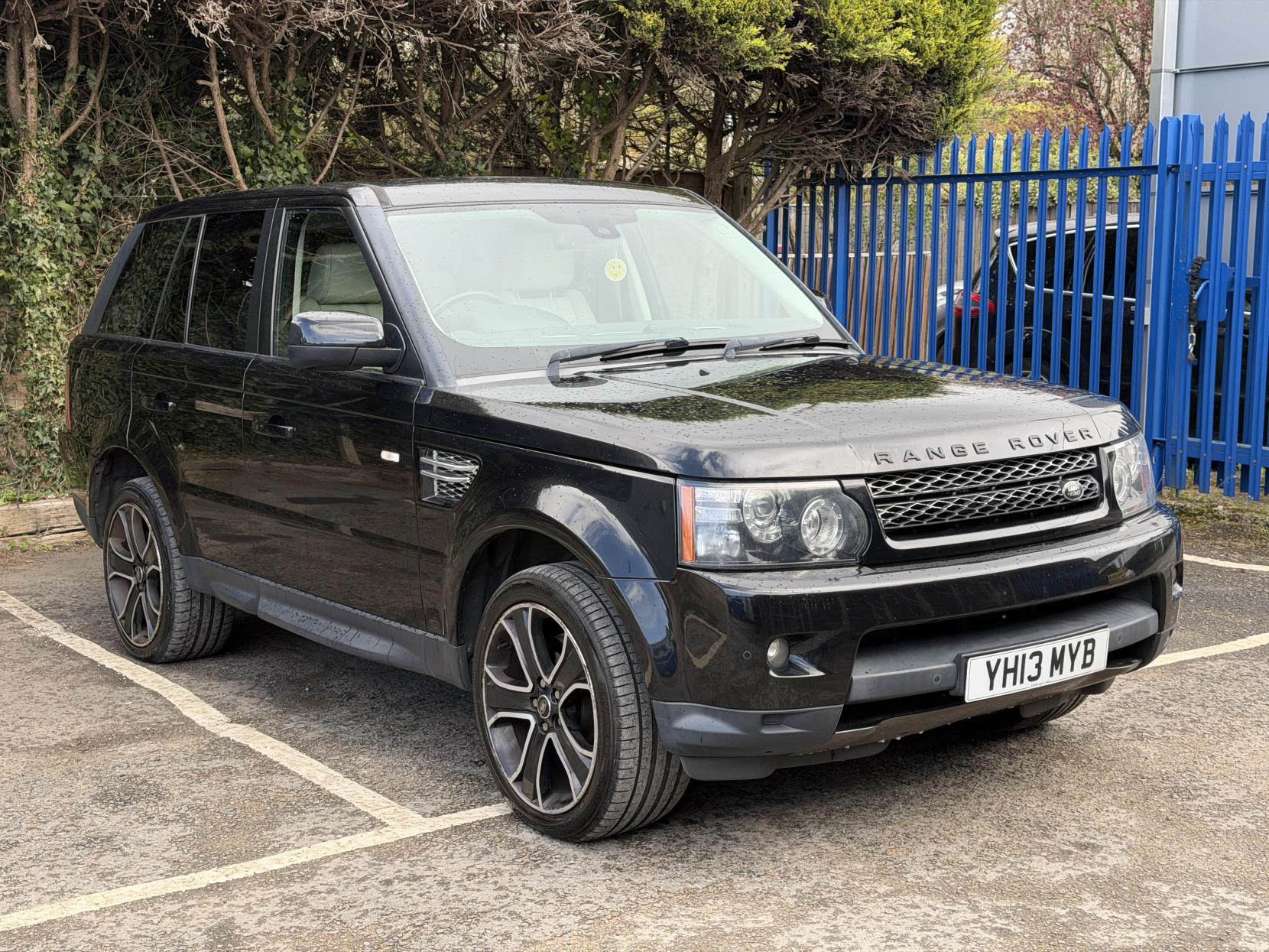 Land Rover Range Rover Sport 3.0 SD V6 HSE Black SUV 5dr Diesel Auto 4WD Euro 5 (255 bhp)