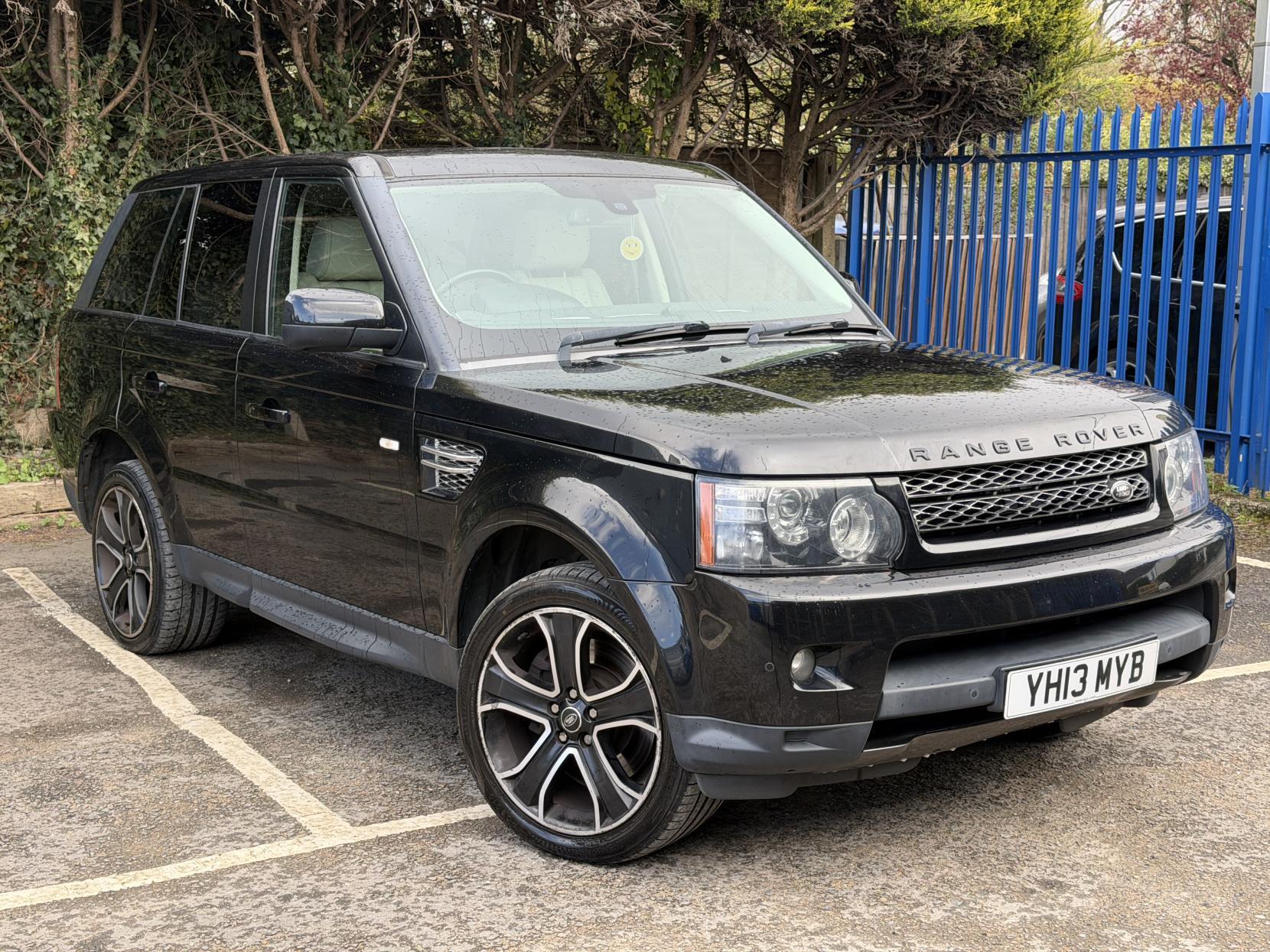 Land Rover Range Rover Sport 3.0 SD V6 HSE Black SUV 5dr Diesel Auto 4WD Euro 5 (255 bhp)