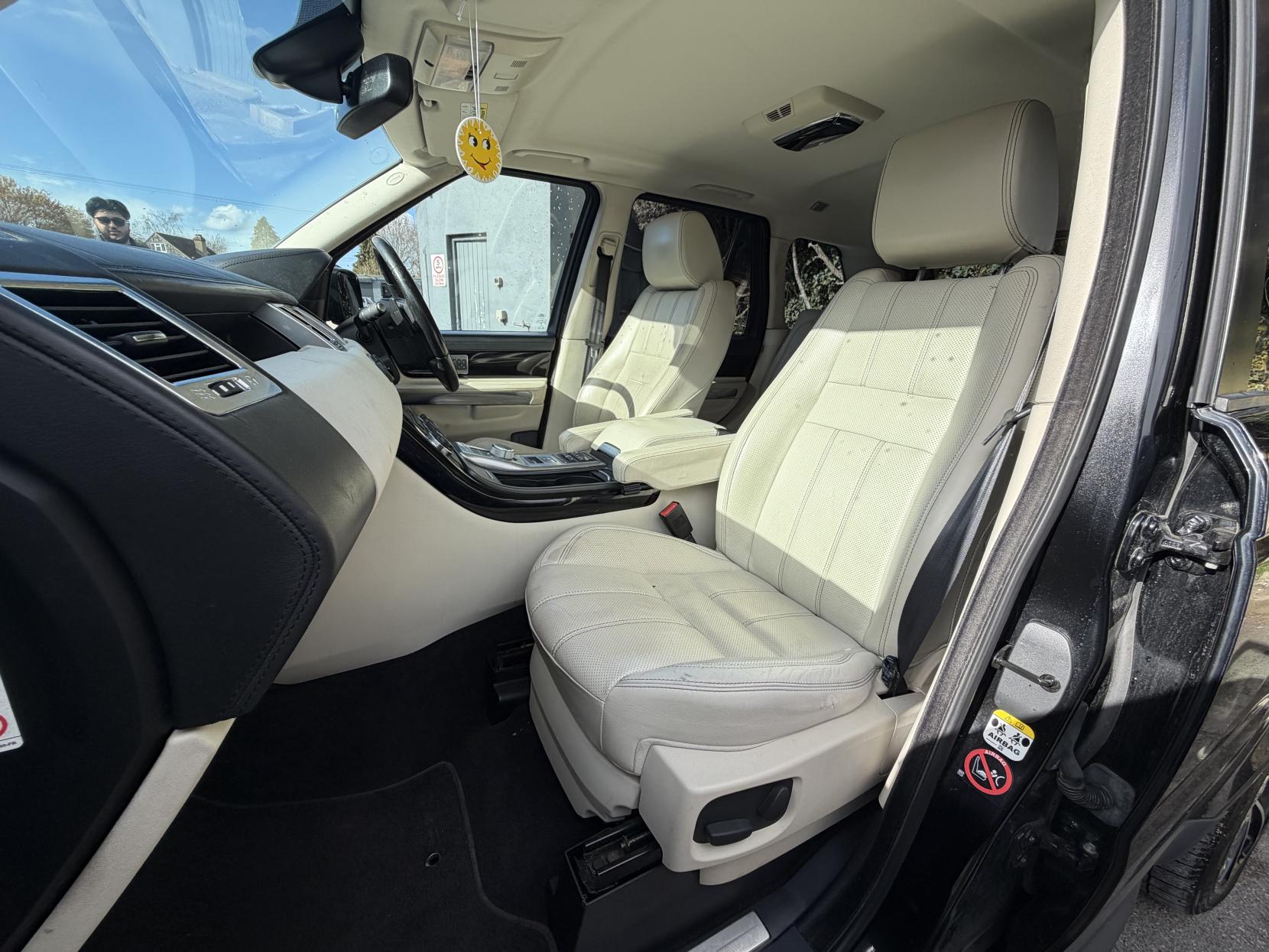 Land Rover Range Rover Sport 3.0 SD V6 HSE Black SUV 5dr Diesel Auto 4WD Euro 5 (255 bhp)