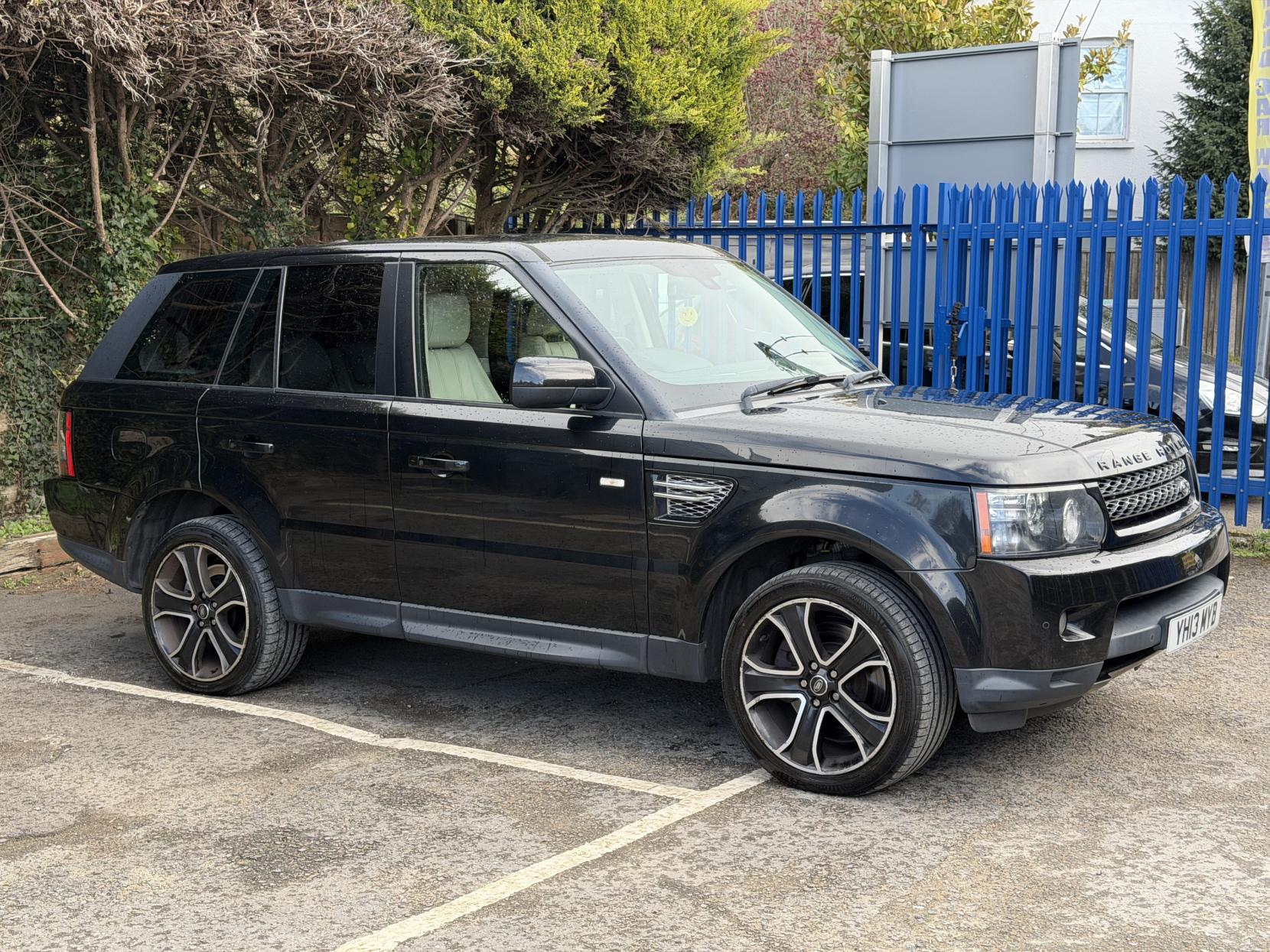 Land Rover Range Rover Sport 3.0 SD V6 HSE Black SUV 5dr Diesel Auto 4WD Euro 5 (255 bhp)
