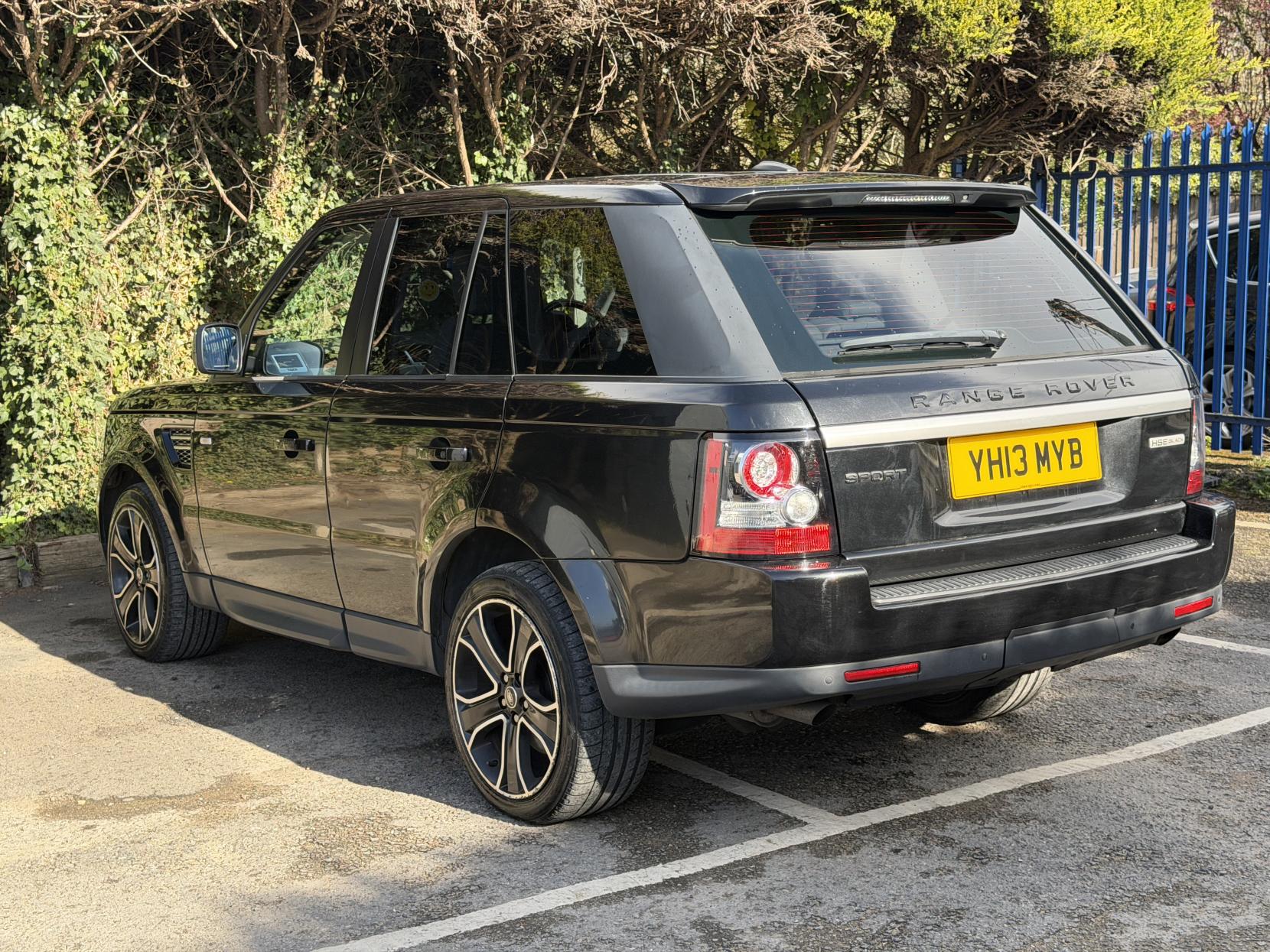 Land Rover Range Rover Sport 3.0 SD V6 HSE Black SUV 5dr Diesel Auto 4WD Euro 5 (255 bhp)