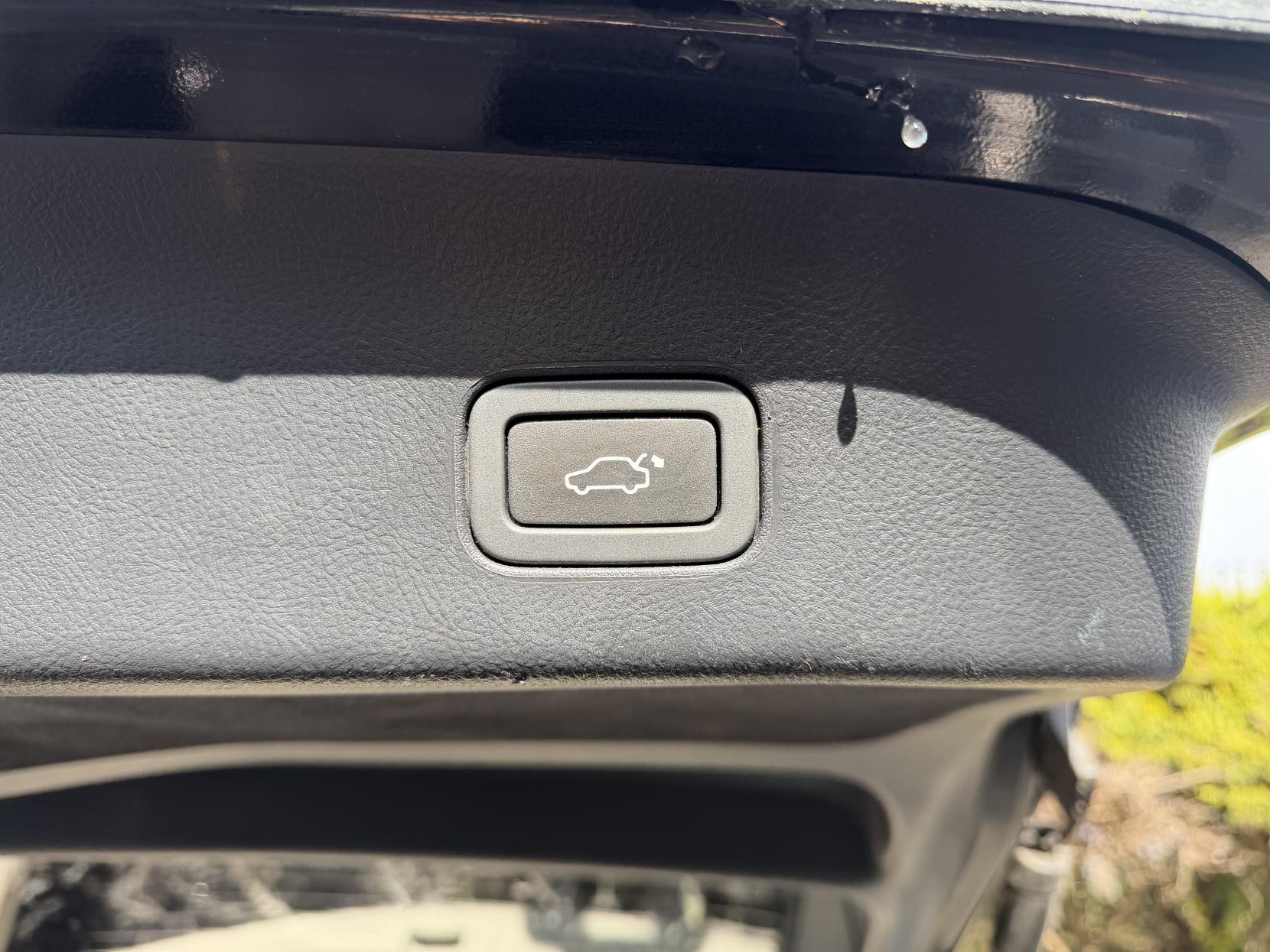 Land Rover Range Rover Sport 3.0 SD V6 HSE Black SUV 5dr Diesel Auto 4WD Euro 5 (255 bhp)