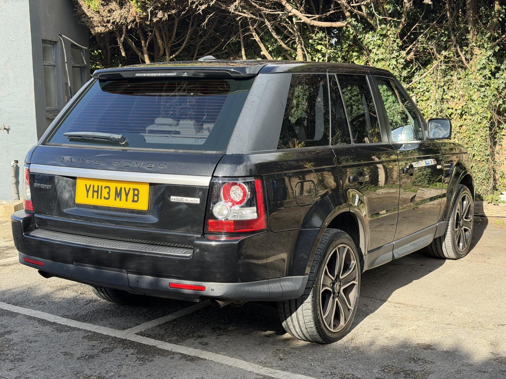 Land Rover Range Rover Sport 3.0 SD V6 HSE Black SUV 5dr Diesel Auto 4WD Euro 5 (255 bhp)