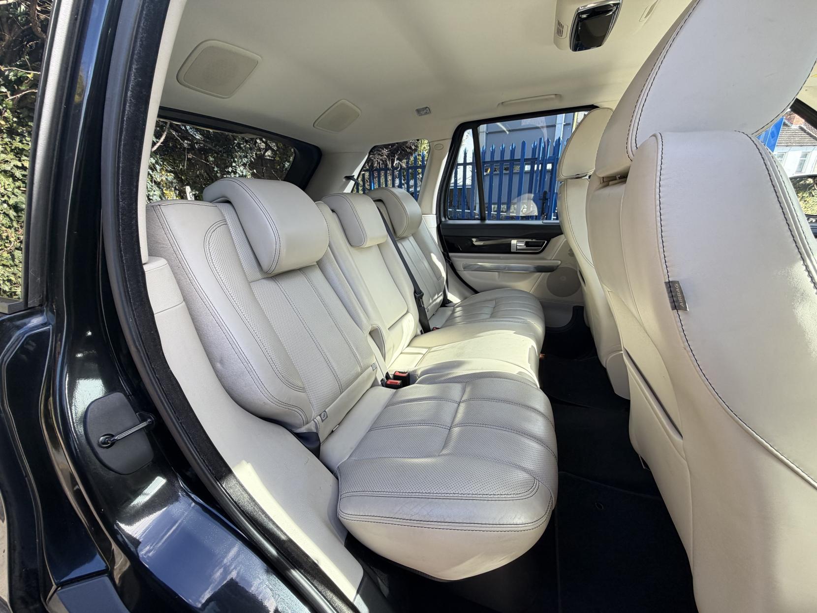 Land Rover Range Rover Sport 3.0 SD V6 HSE Black SUV 5dr Diesel Auto 4WD Euro 5 (255 bhp)