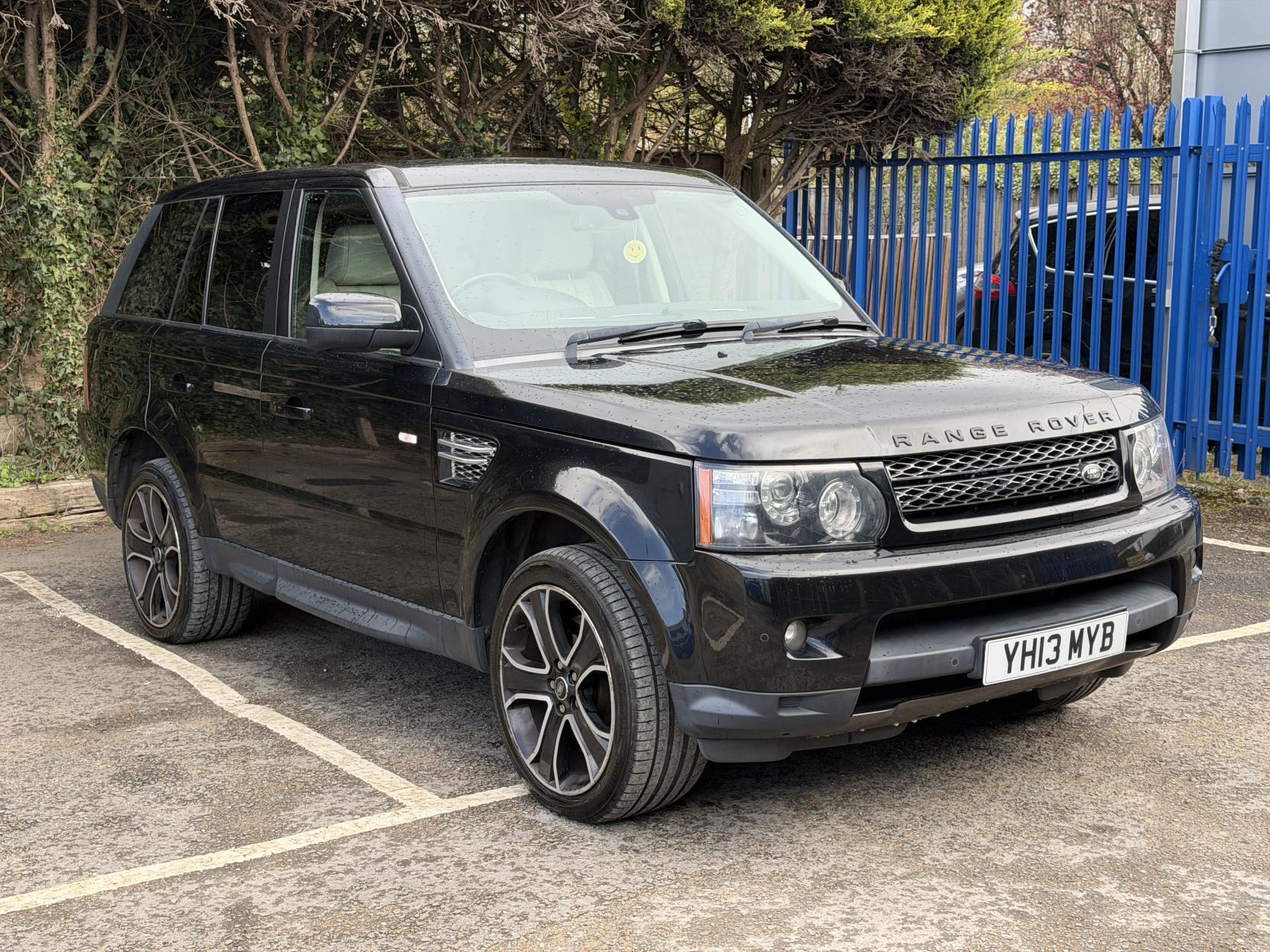 Land Rover Range Rover Sport 3.0 SD V6 HSE Black SUV 5dr Diesel Auto 4WD Euro 5 (255 bhp)