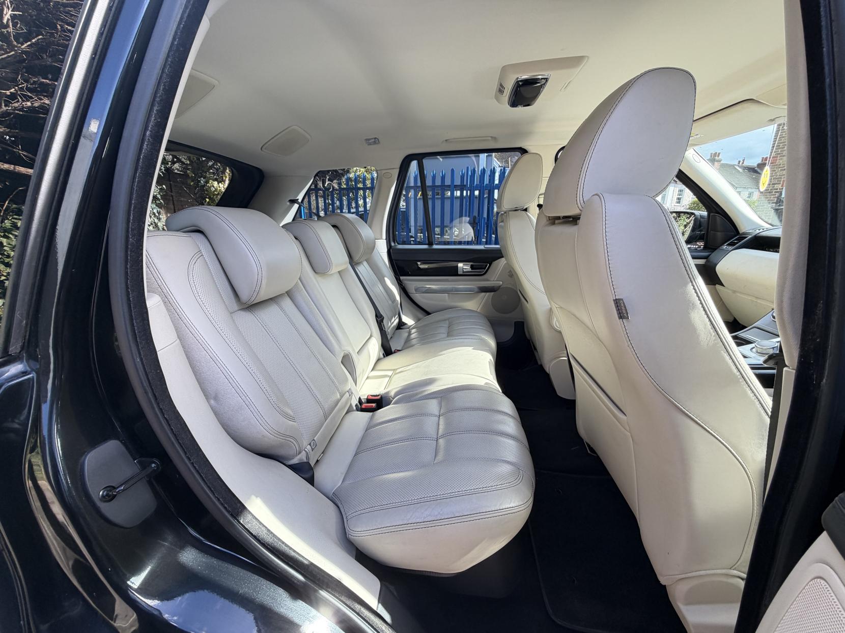 Land Rover Range Rover Sport 3.0 SD V6 HSE Black SUV 5dr Diesel Auto 4WD Euro 5 (255 bhp)