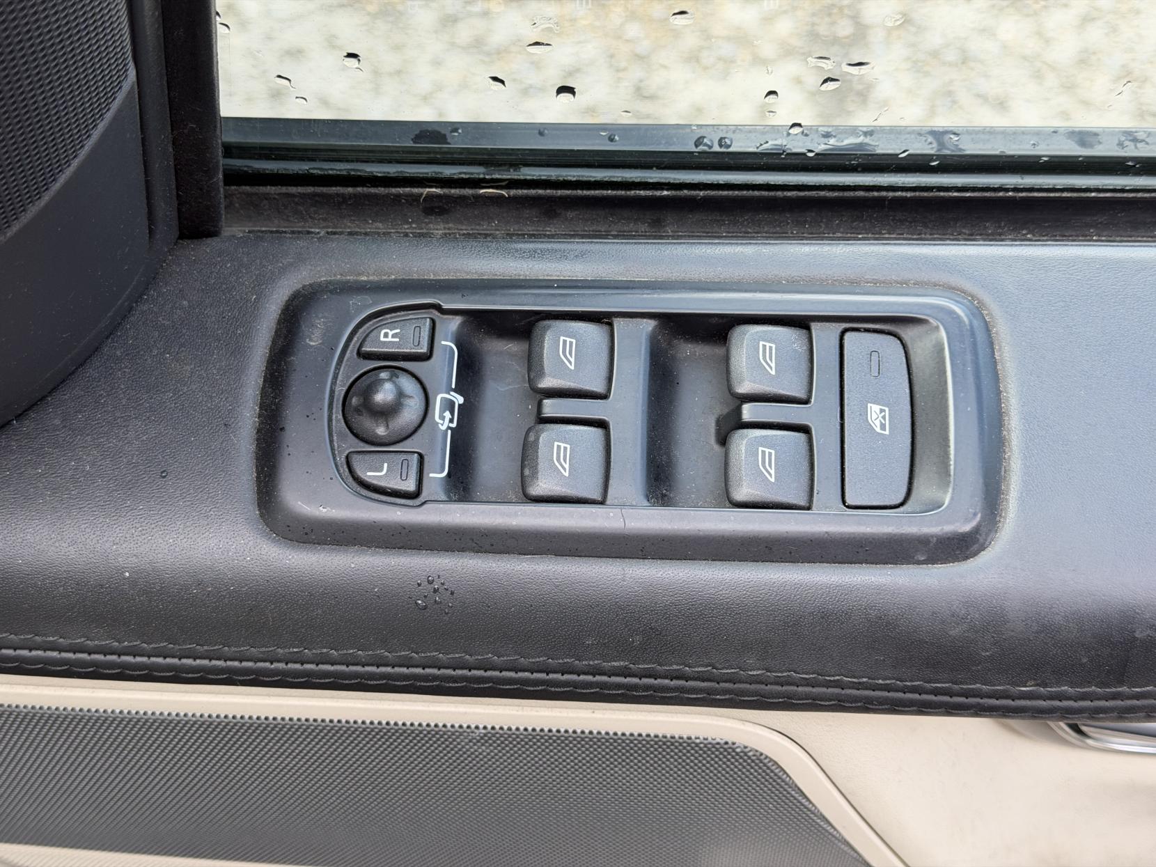 Land Rover Range Rover Sport 3.0 SD V6 HSE Black SUV 5dr Diesel Auto 4WD Euro 5 (255 bhp)