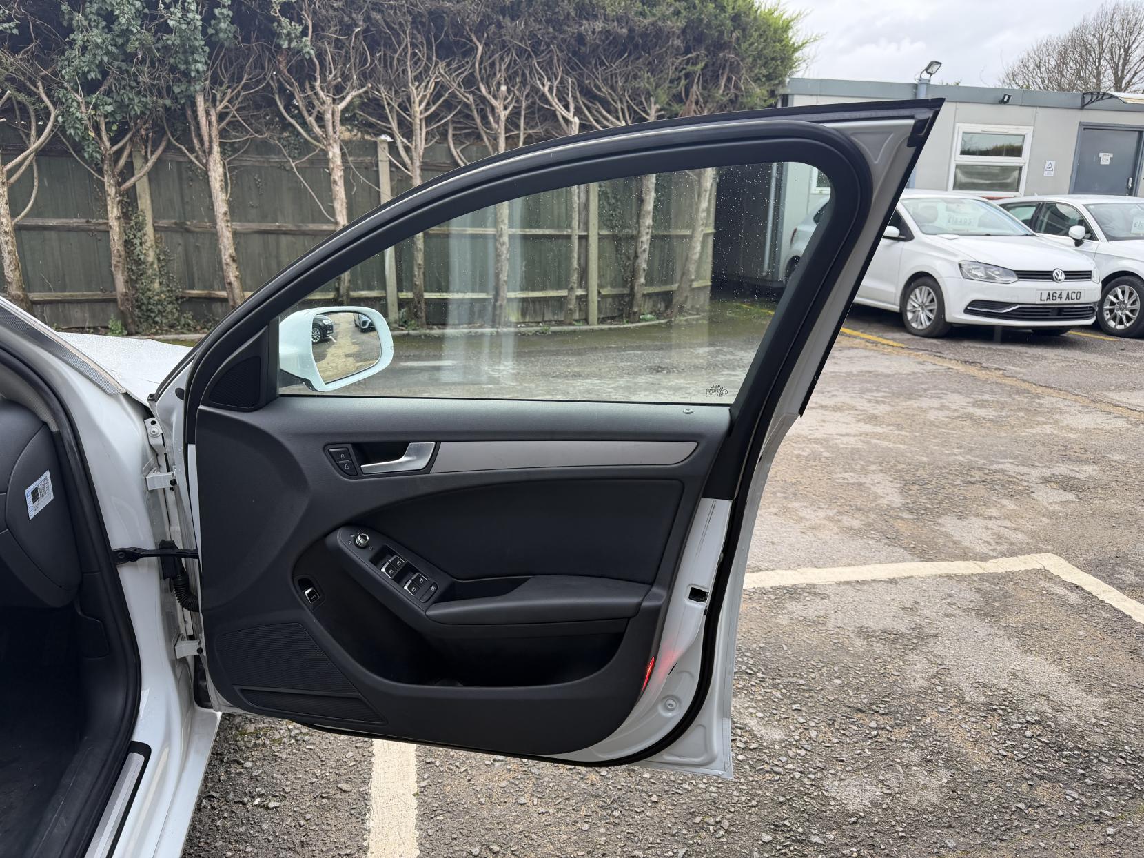 Audi A4 2.0 TFSI SE Saloon 4dr Petrol S Tronic quattro Euro 5 (s/s) (211 ps)