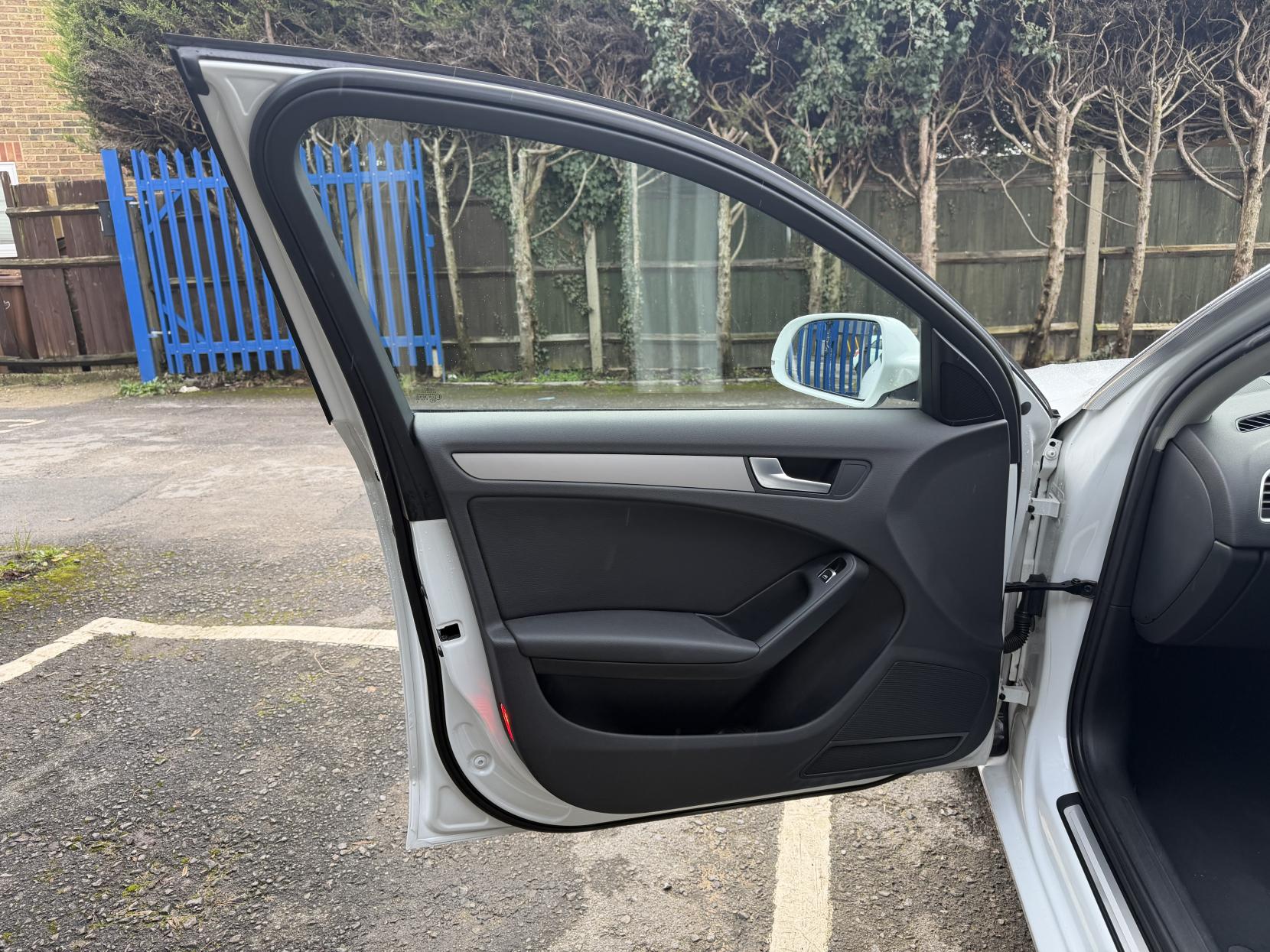 Audi A4 2.0 TFSI SE Saloon 4dr Petrol S Tronic quattro Euro 5 (s/s) (211 ps)