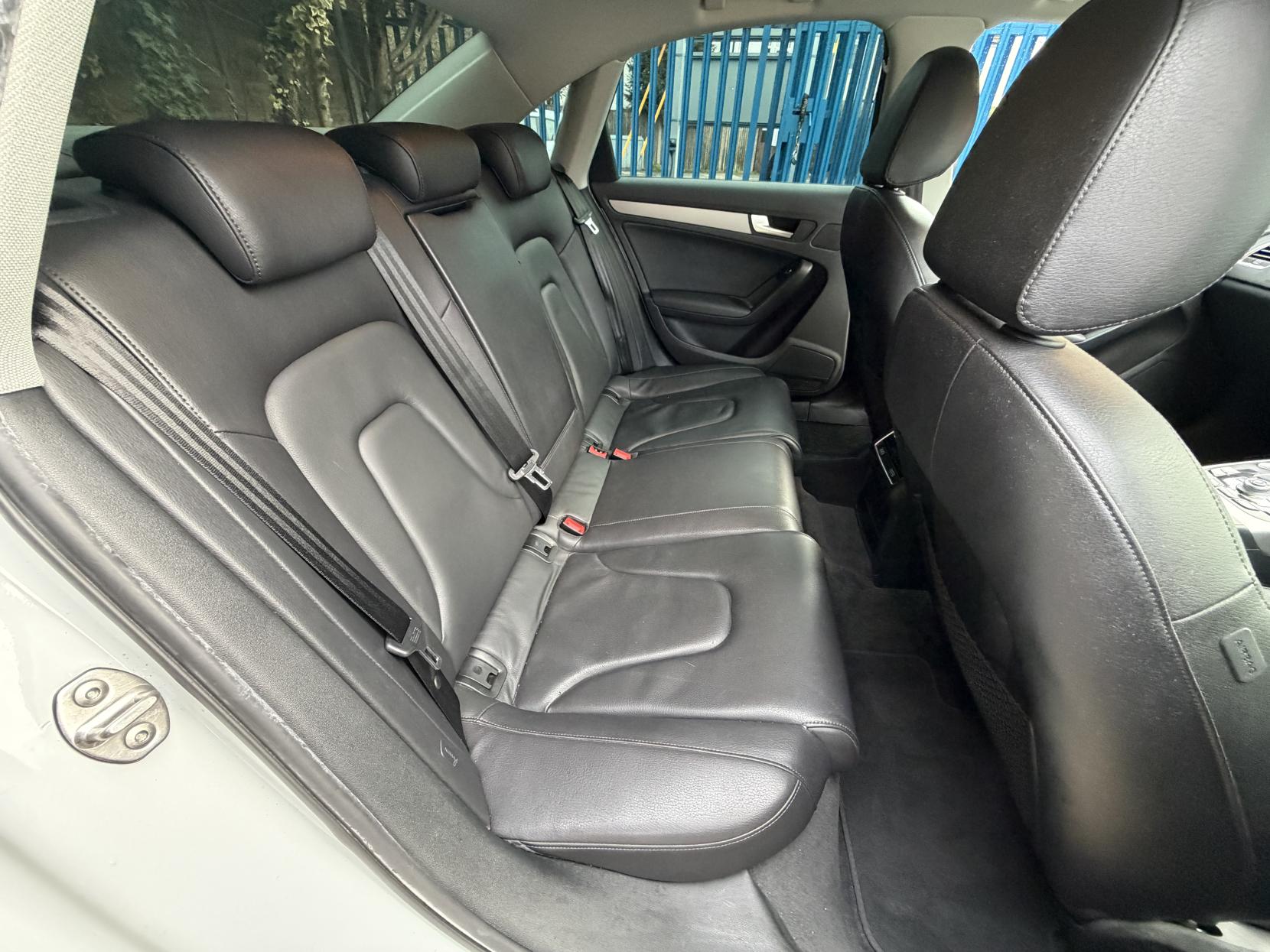 Audi A4 2.0 TFSI SE Saloon 4dr Petrol S Tronic quattro Euro 5 (s/s) (211 ps)