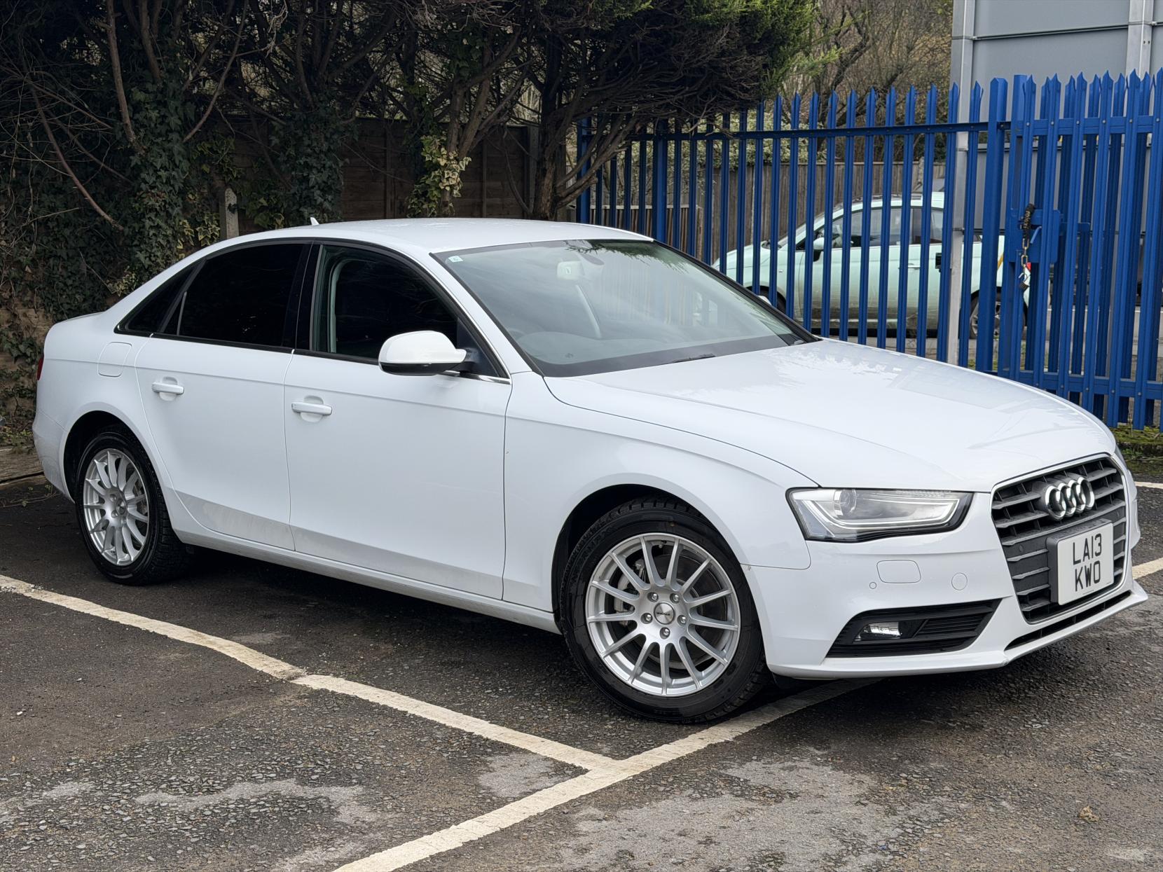 Audi A4 2.0 TFSI SE Saloon 4dr Petrol S Tronic quattro Euro 5 (s/s) (211 ps)