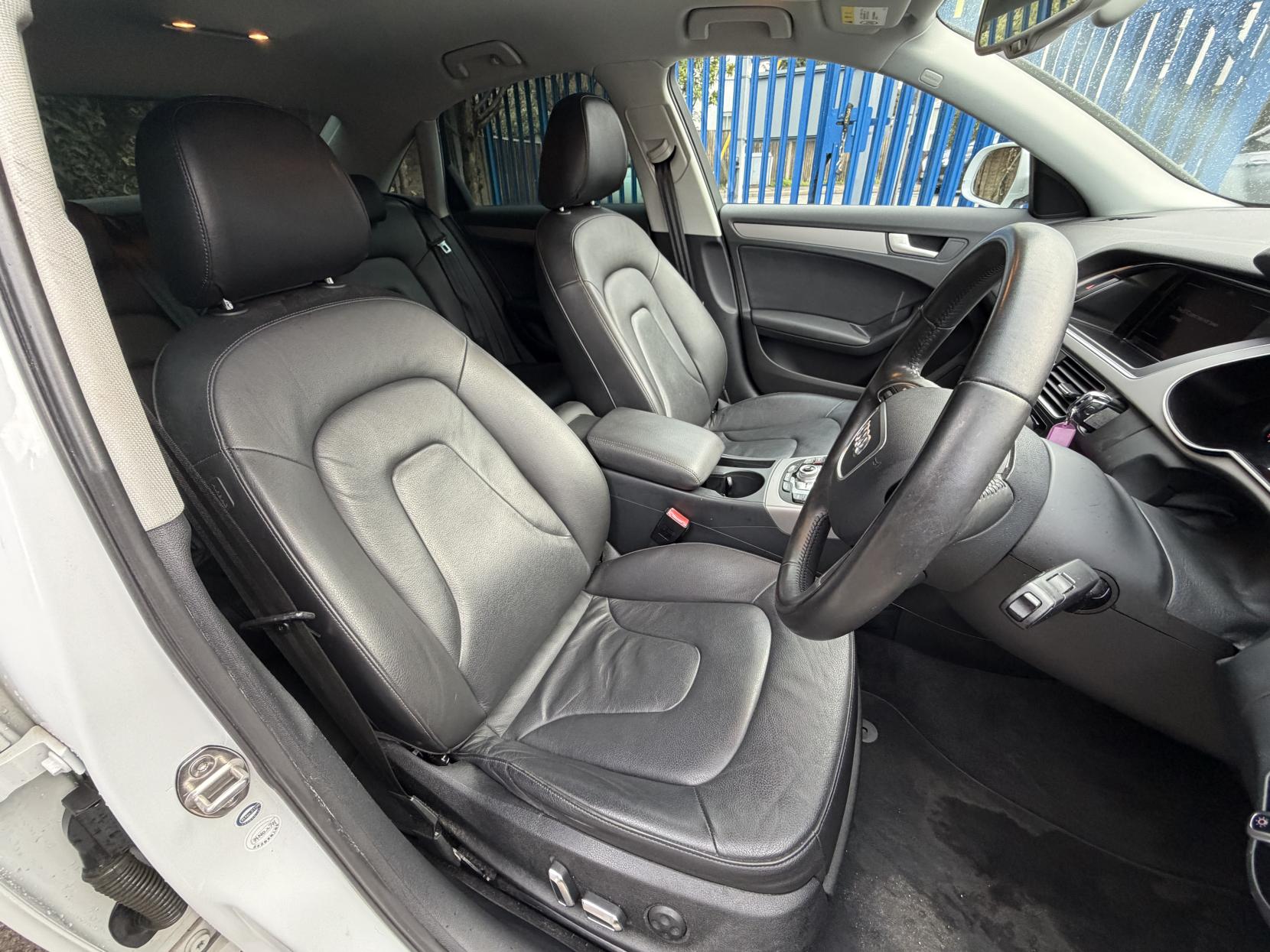 Audi A4 2.0 TFSI SE Saloon 4dr Petrol S Tronic quattro Euro 5 (s/s) (211 ps)