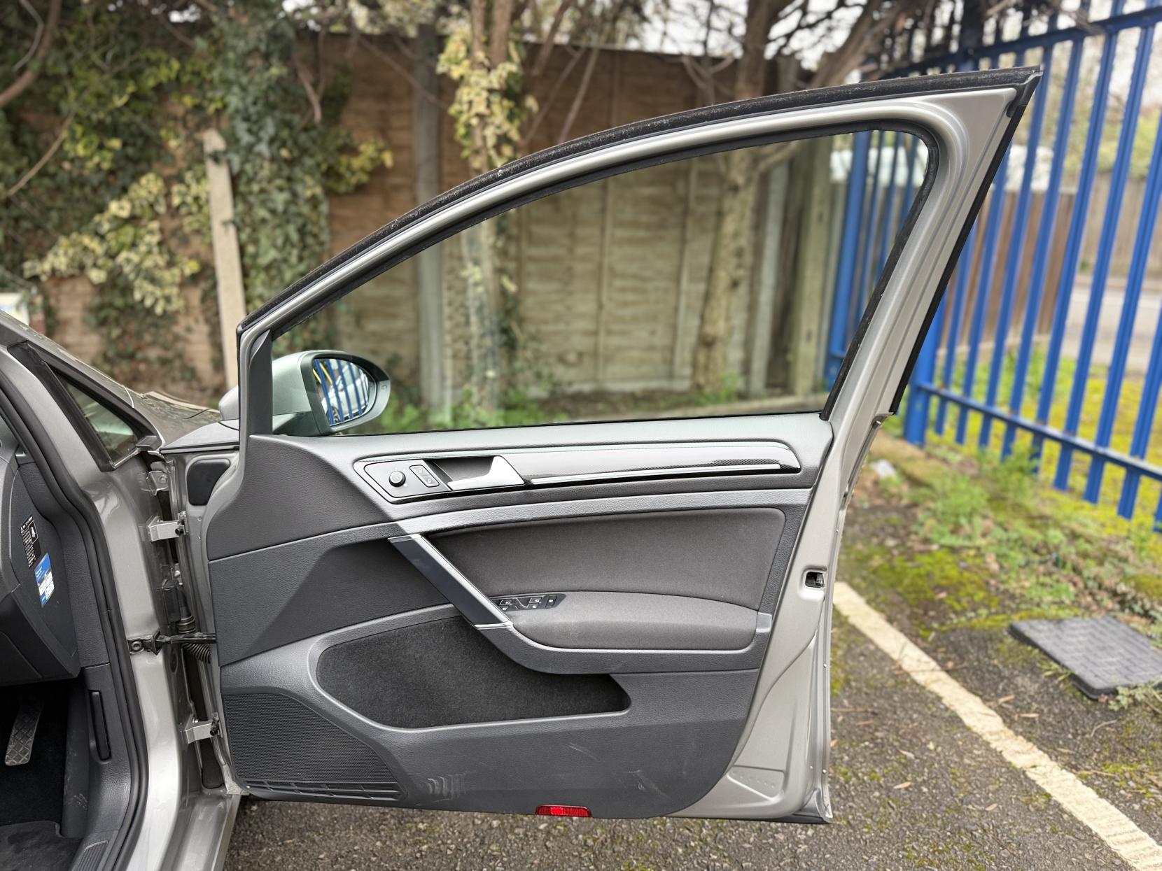 Volkswagen Golf 1.4 TSI BlueMotion Tech Match Hatchback 5dr Petrol DSG Euro 6 (s/s) (125 ps)