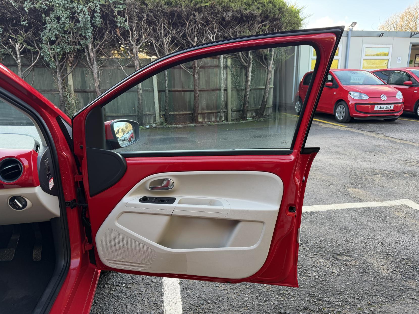 Volkswagen up! 1.0 High up! Hatchback 5dr Petrol ASG Euro 6 (75 ps)