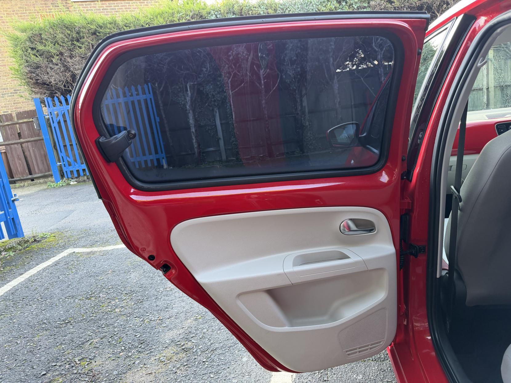 Volkswagen up! 1.0 High up! Hatchback 5dr Petrol ASG Euro 6 (75 ps)