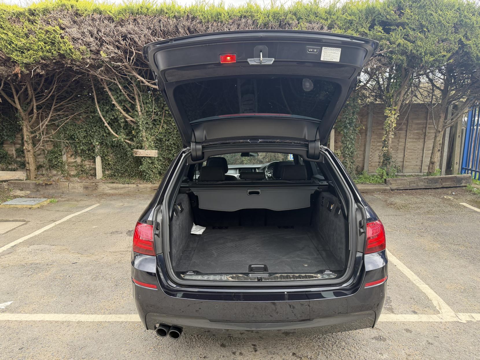 BMW 5 Series 2.0 520i M Sport Touring 5dr Petrol Auto Euro 6 (s/s) (184 ps)