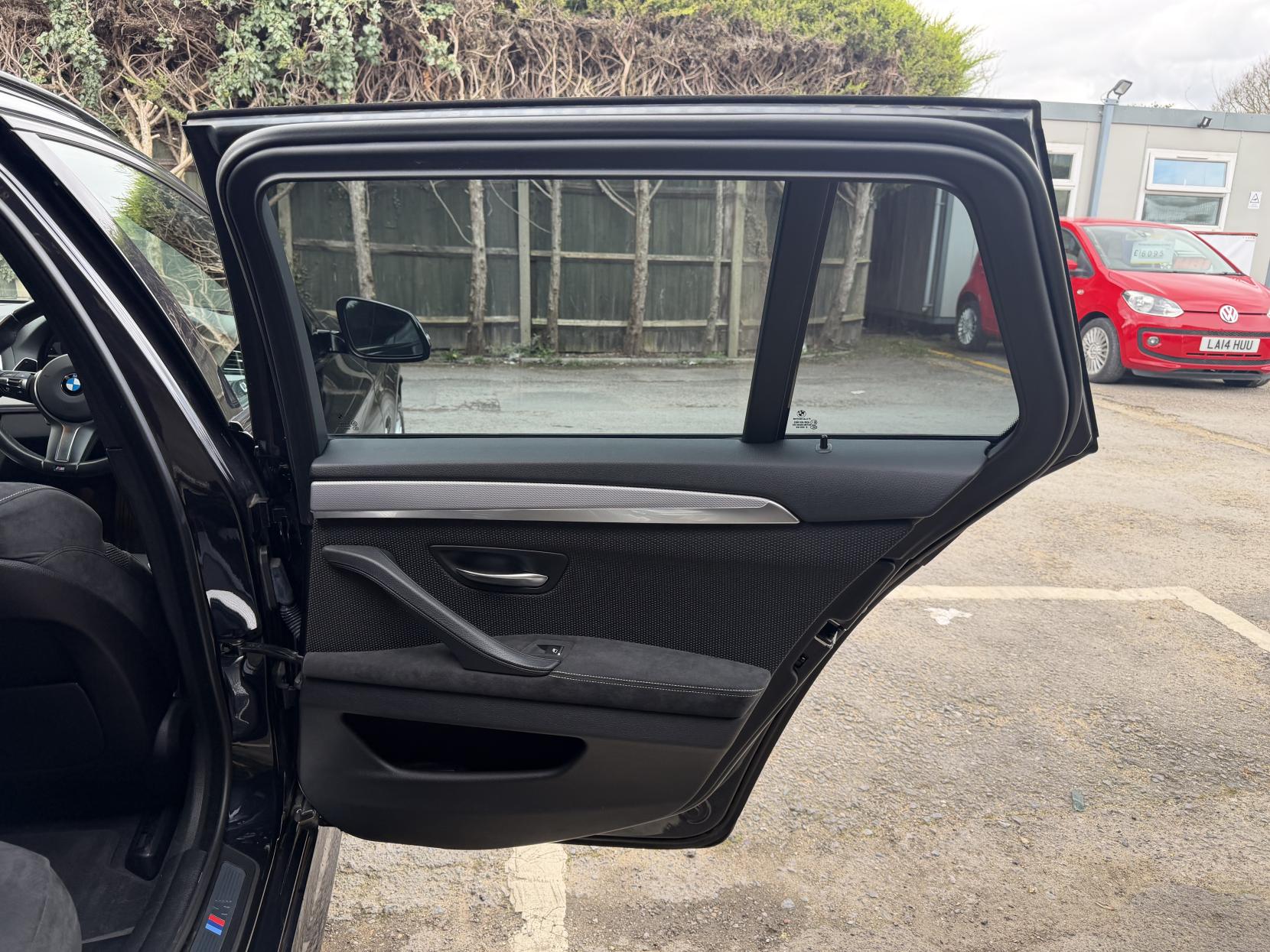 BMW 5 Series 2.0 520i M Sport Touring 5dr Petrol Auto Euro 6 (s/s) (184 ps)