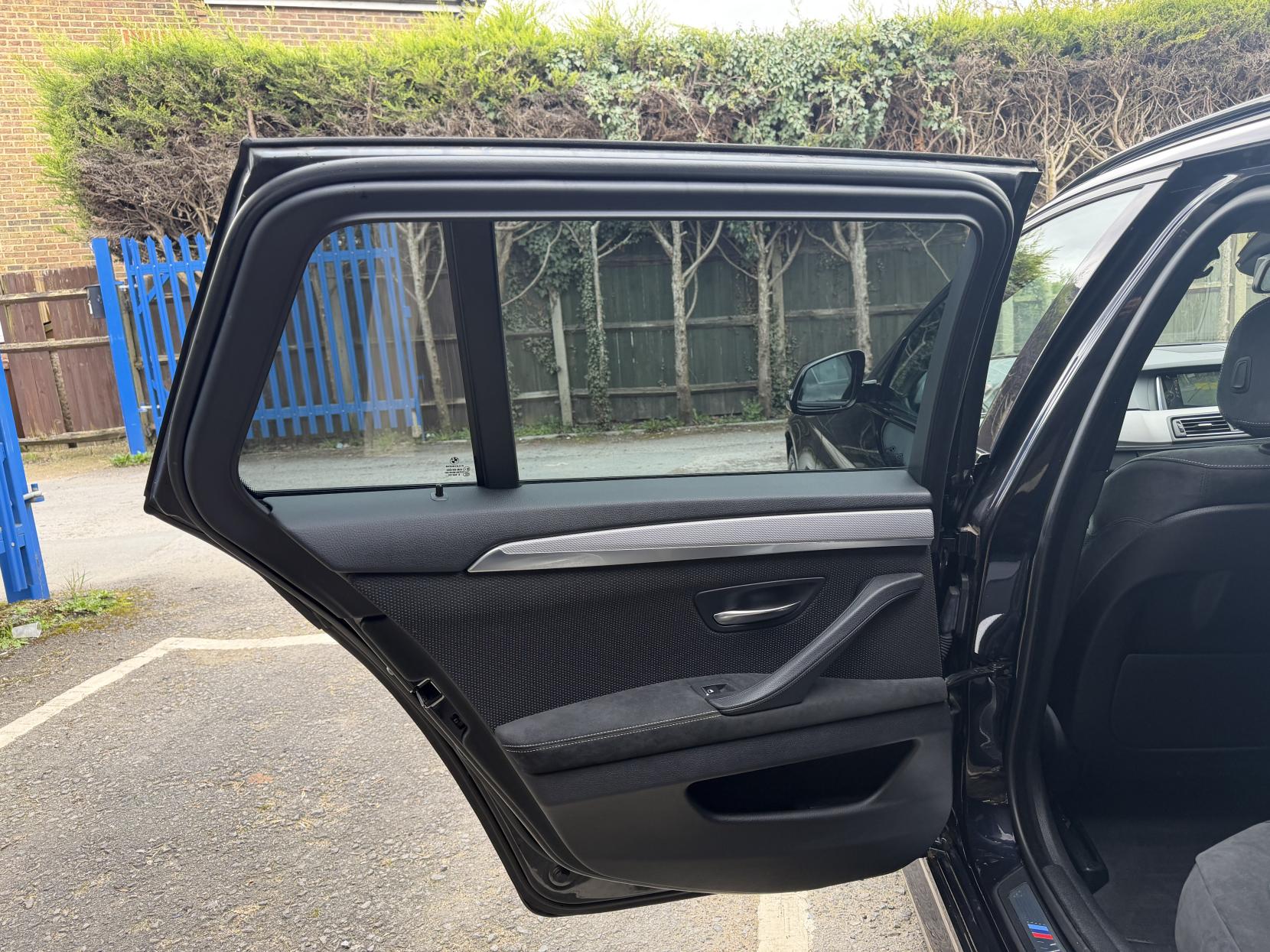 BMW 5 Series 2.0 520i M Sport Touring 5dr Petrol Auto Euro 6 (s/s) (184 ps)