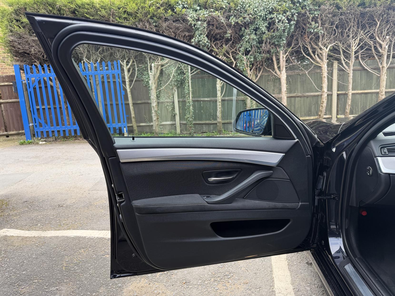 BMW 5 Series 2.0 520i M Sport Touring 5dr Petrol Auto Euro 6 (s/s) (184 ps)