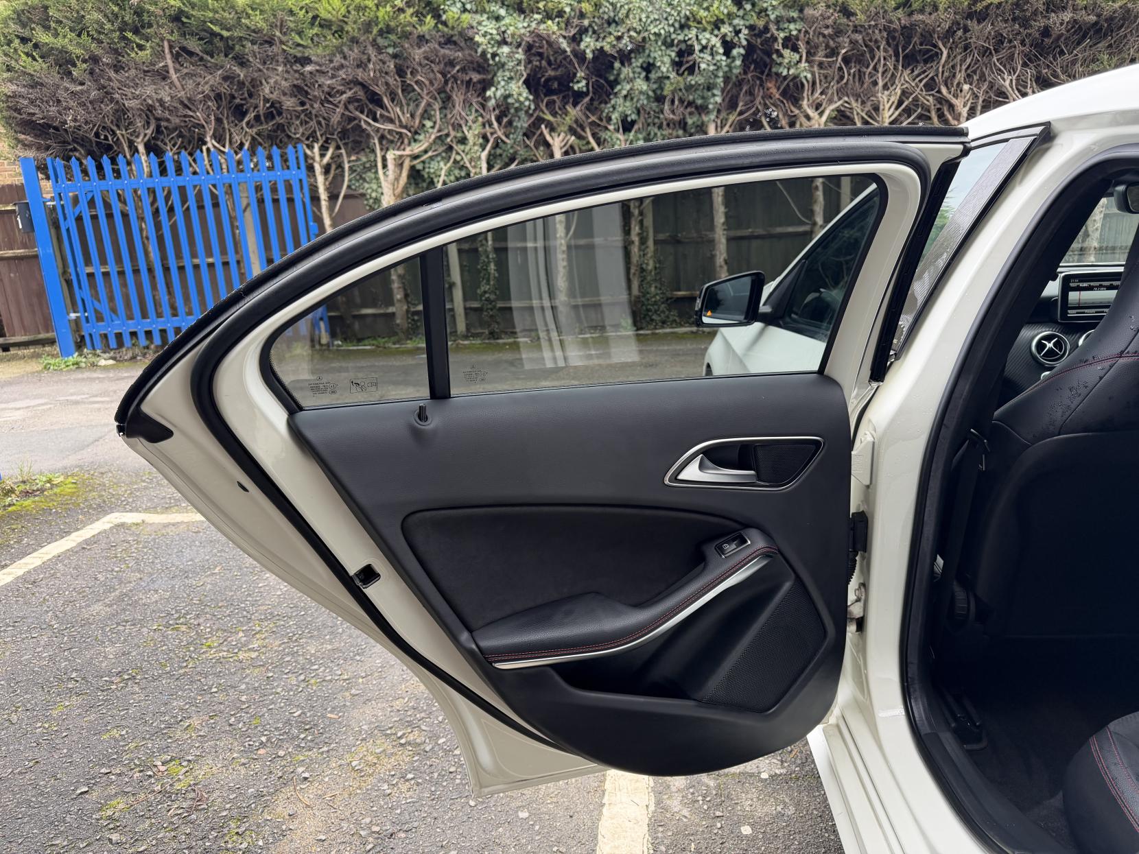 Mercedes-Benz A Class 1.6 A180 BlueEfficiency SE Hatchback 5dr Petrol 7G-DCT Euro 6 (s/s) (122 ps)