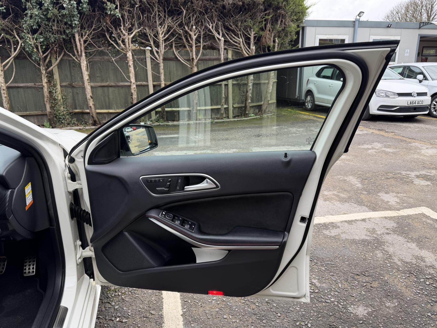 Mercedes-Benz A Class 1.6 A180 BlueEfficiency SE Hatchback 5dr Petrol 7G-DCT Euro 6 (s/s) (122 ps)