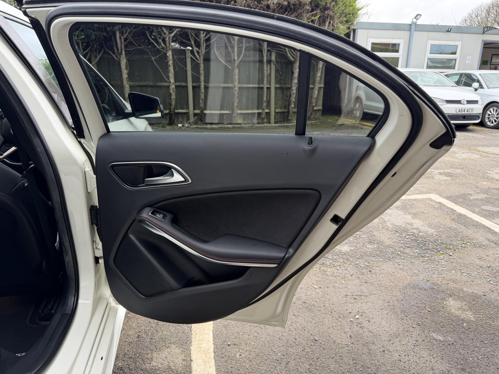 Mercedes-Benz A Class 1.6 A180 BlueEfficiency SE Hatchback 5dr Petrol 7G-DCT Euro 6 (s/s) (122 ps)