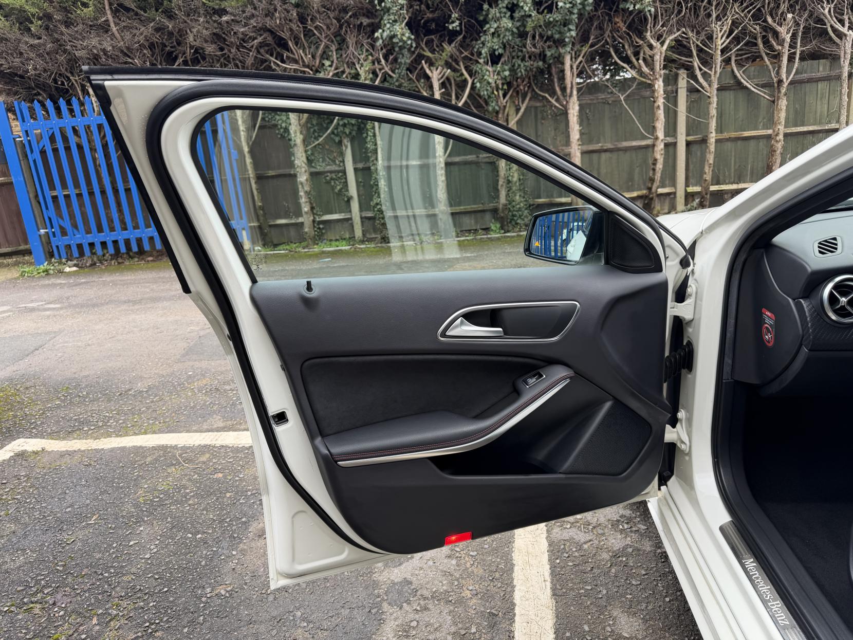 Mercedes-Benz A Class 1.6 A180 BlueEfficiency SE Hatchback 5dr Petrol 7G-DCT Euro 6 (s/s) (122 ps)