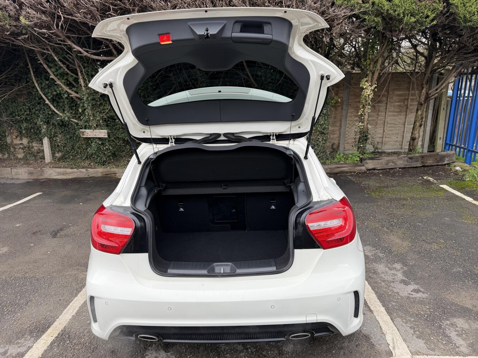 Mercedes-Benz A Class 1.6 A180 BlueEfficiency SE Hatchback 5dr Petrol 7G-DCT Euro 6 (s/s) (122 ps)