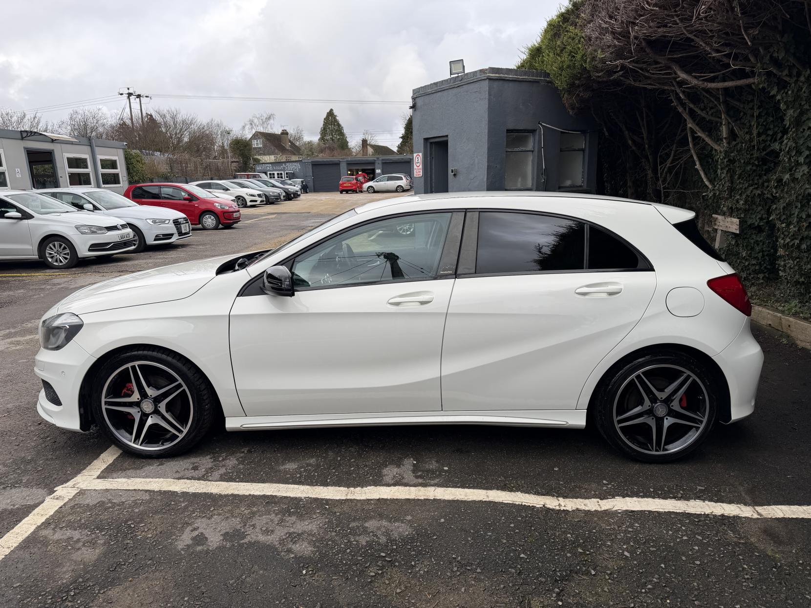 Mercedes-Benz A Class 1.6 A180 BlueEfficiency SE Hatchback 5dr Petrol 7G-DCT Euro 6 (s/s) (122 ps)