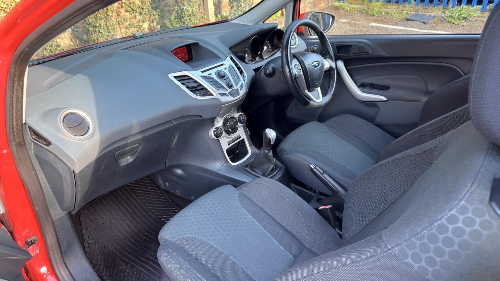 Ford Fiesta 1.6 Zetec S Hatchback 3dr Petrol Manual (139 g/km, 118 bhp)