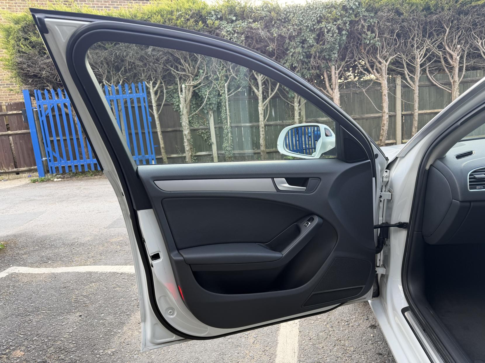 Audi A4 Avant 2.0 TFSI SE Estate 5dr Petrol Multitronic Euro 5 (s/s) (211 ps)