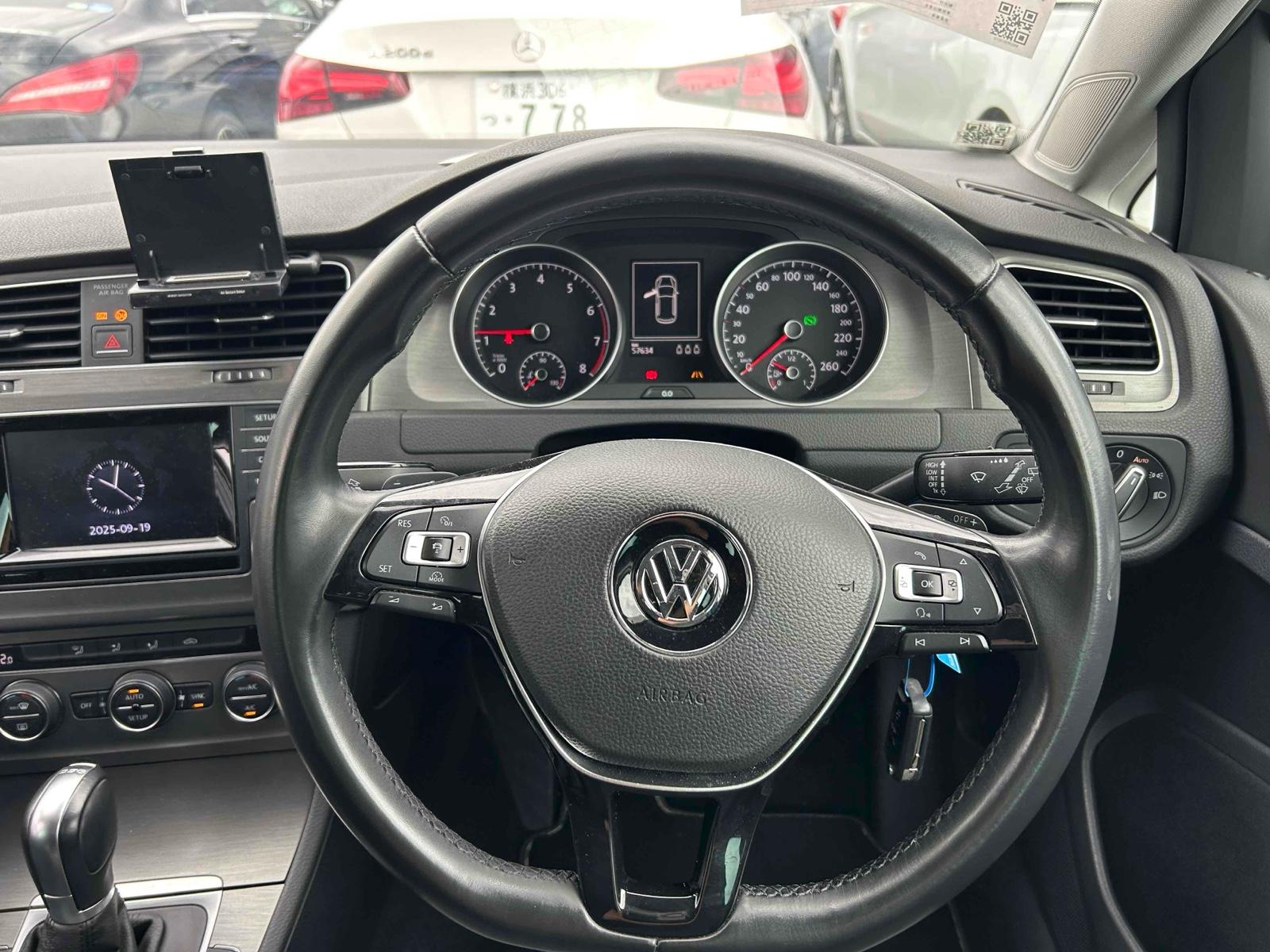 Volkswagen Golf 1.2 TSI BlueMotion Tech S Hatchback 5dr Petrol DSG Euro 5 (s/s) (105 ps)